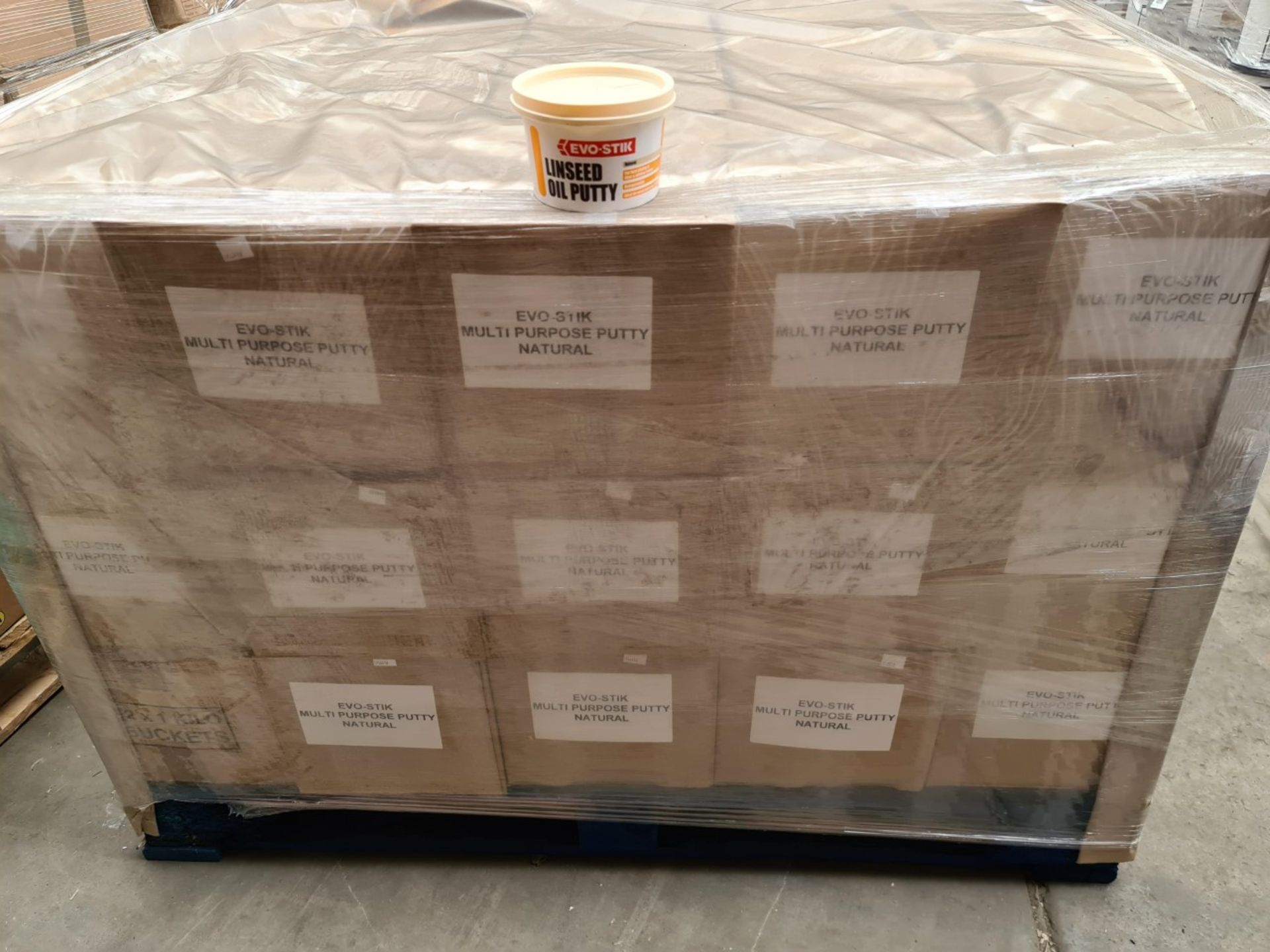 PALLET OF 720 x 1KG EVO-STIK LINSEED OIL PUTTY. RRP £12.99 PER TUB - Image 3 of 3