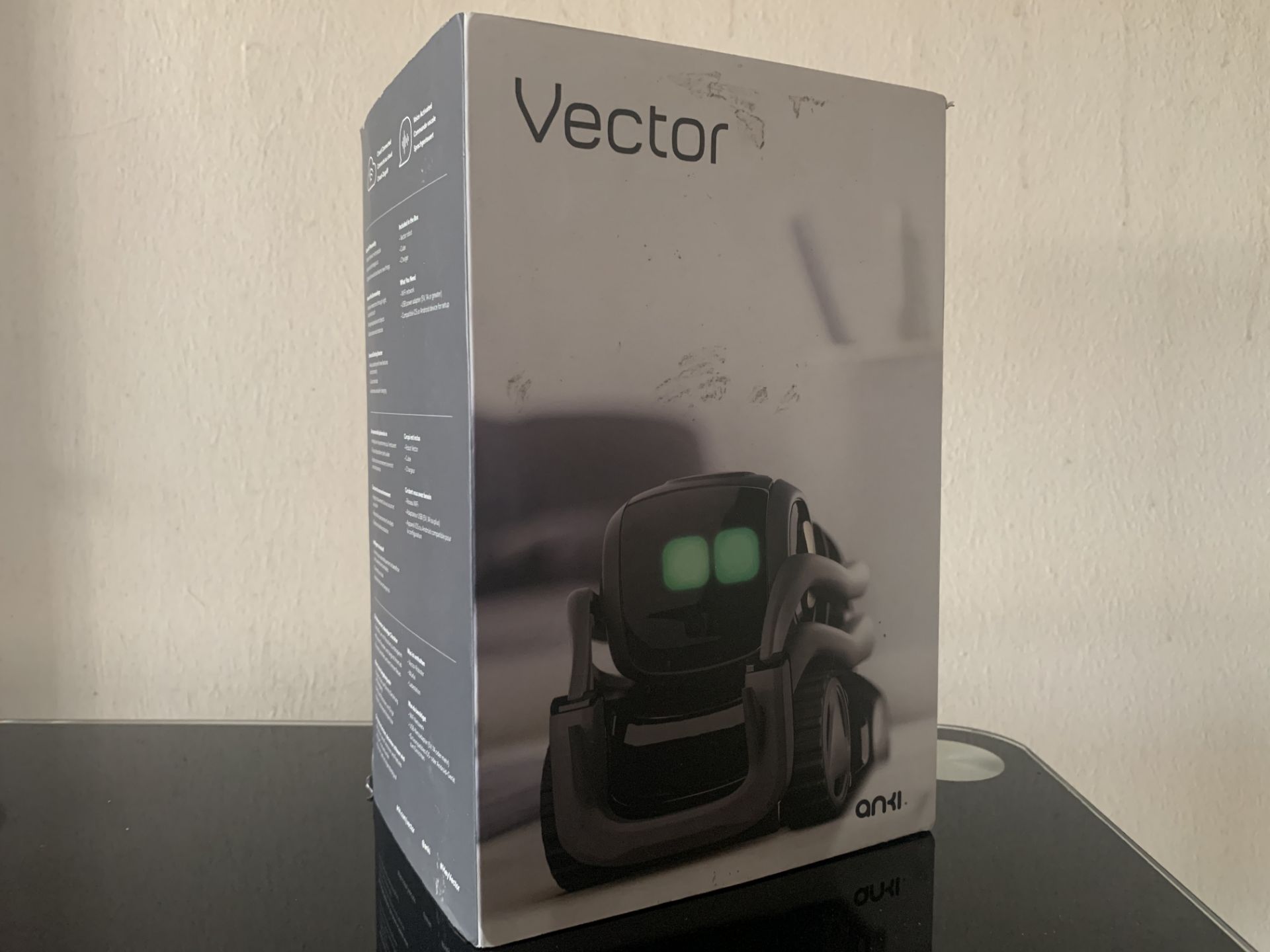 ANKI VECTOR HOME ROBOT ( PLEASE NOTE BOXES ARE DAMAGED )