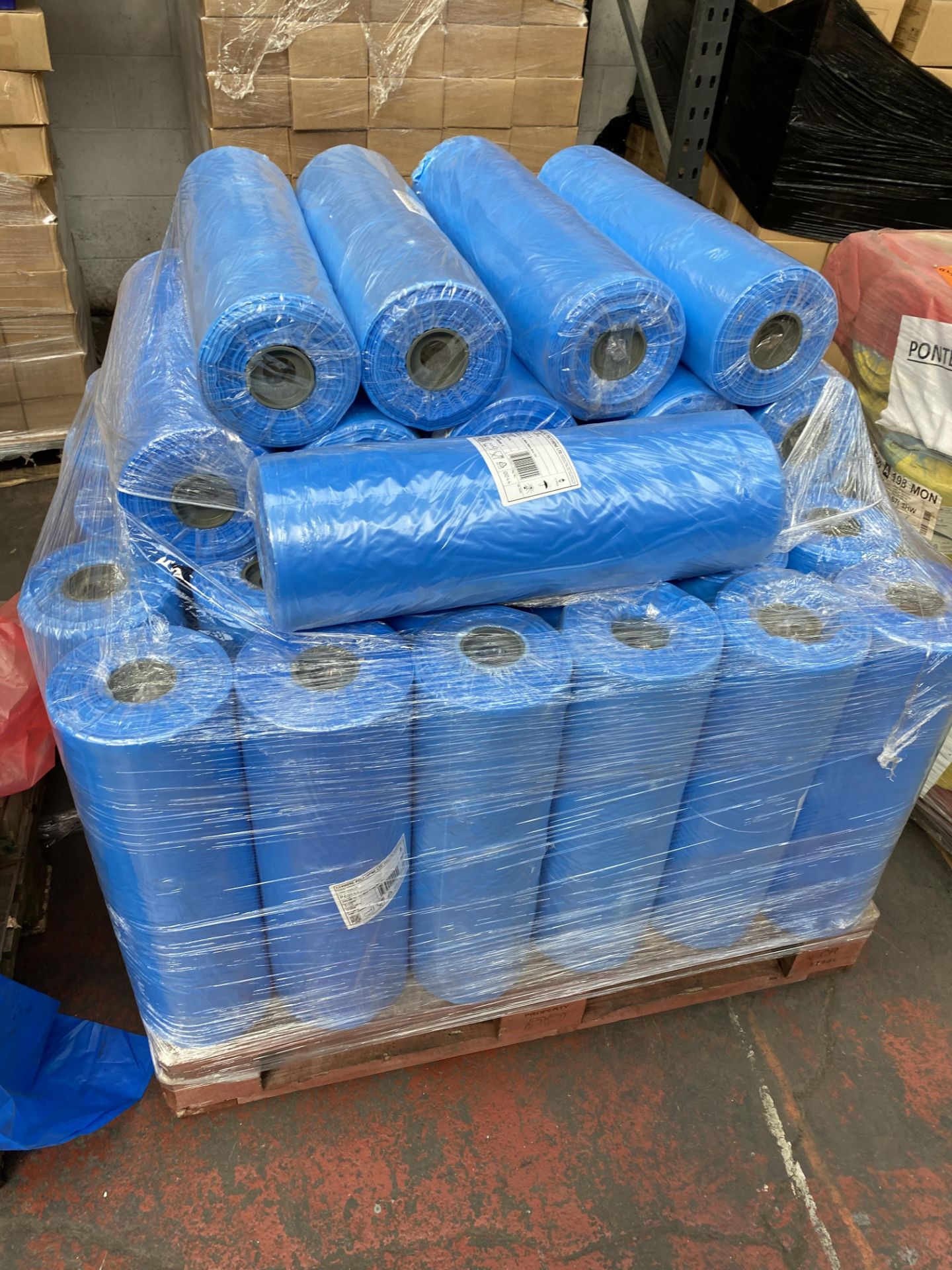 1 x pallet of Polythene thick bags - rolls of 300 bags, 620x920- 40 x blue