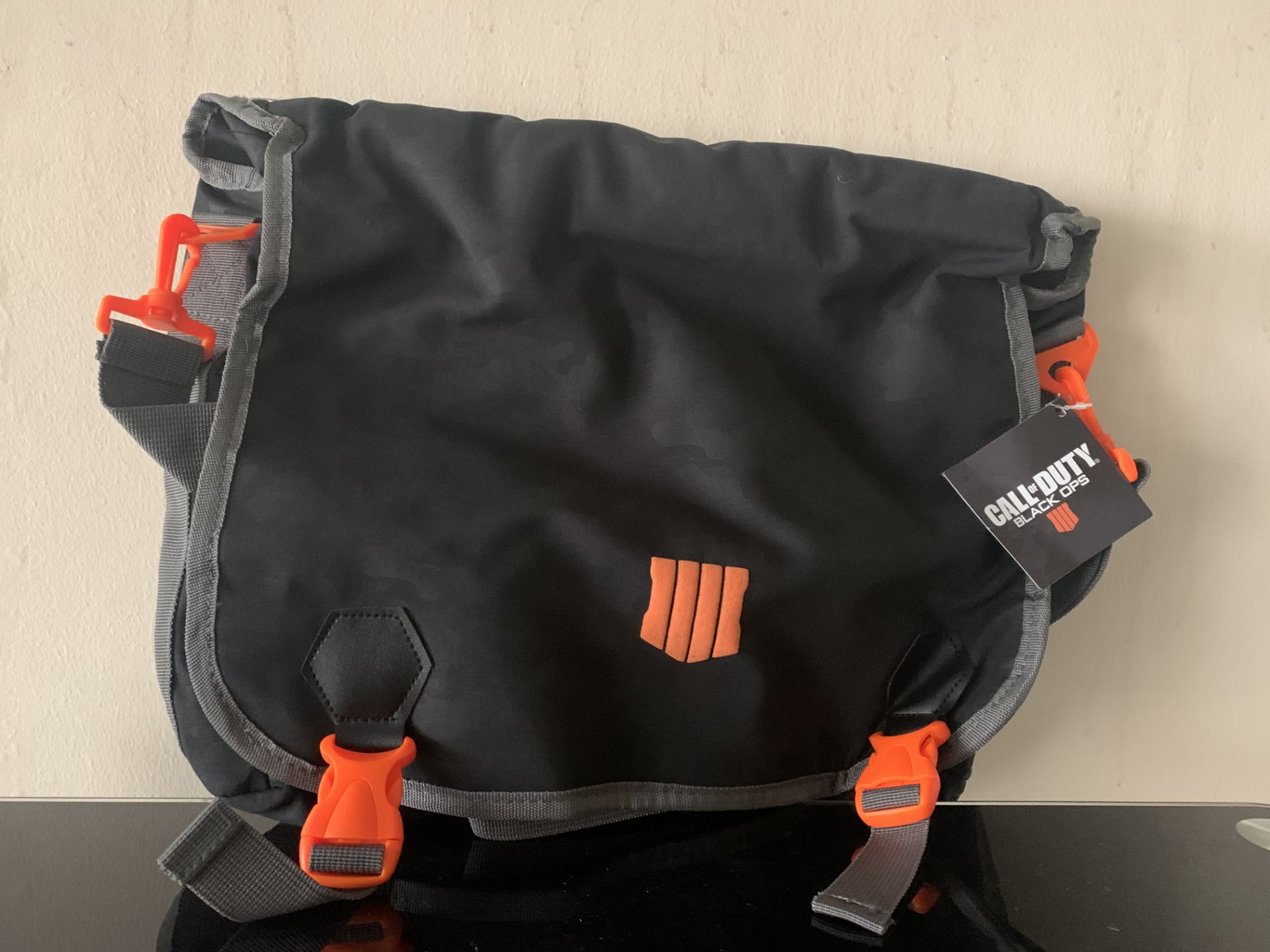 10 X BRAND NEW OFFICIAL CALL OF DUTY MESSENGER BAGS