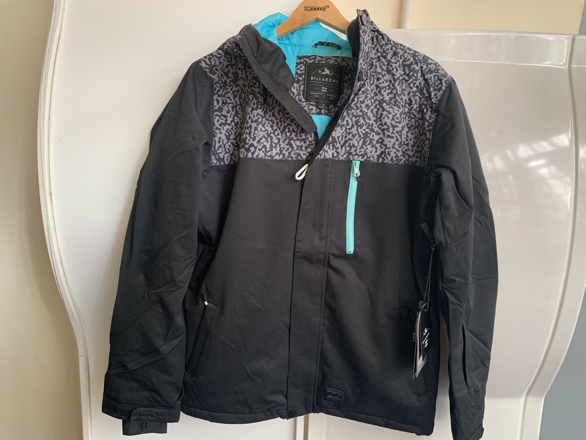 BRAND NEW BILLABONG JACKET SIZE MEDIUM RRP £145.00