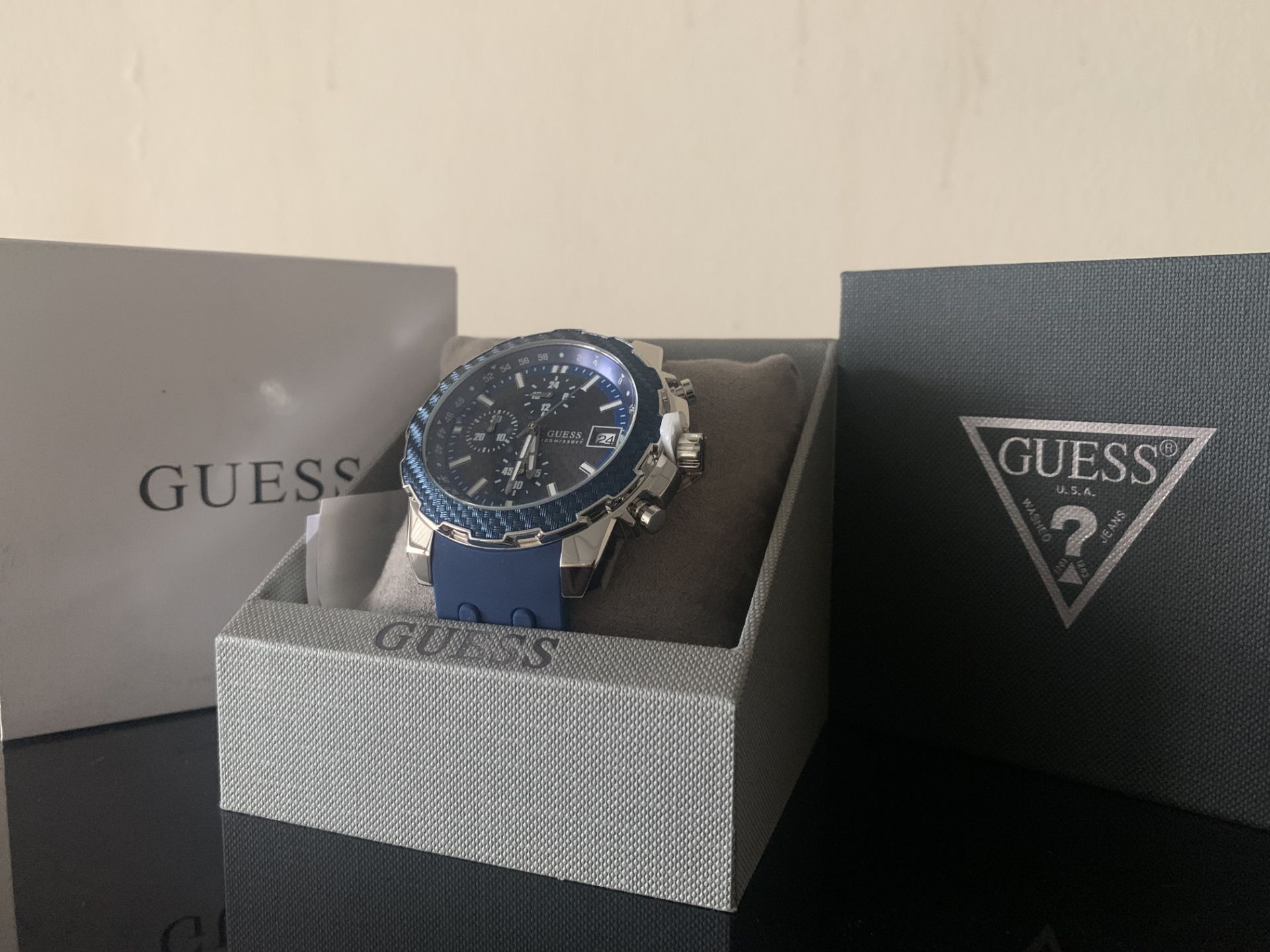 BRAND NEW RETAIL BOXED MENS GUESS WATCH RRP £219 - Image 2 of 2