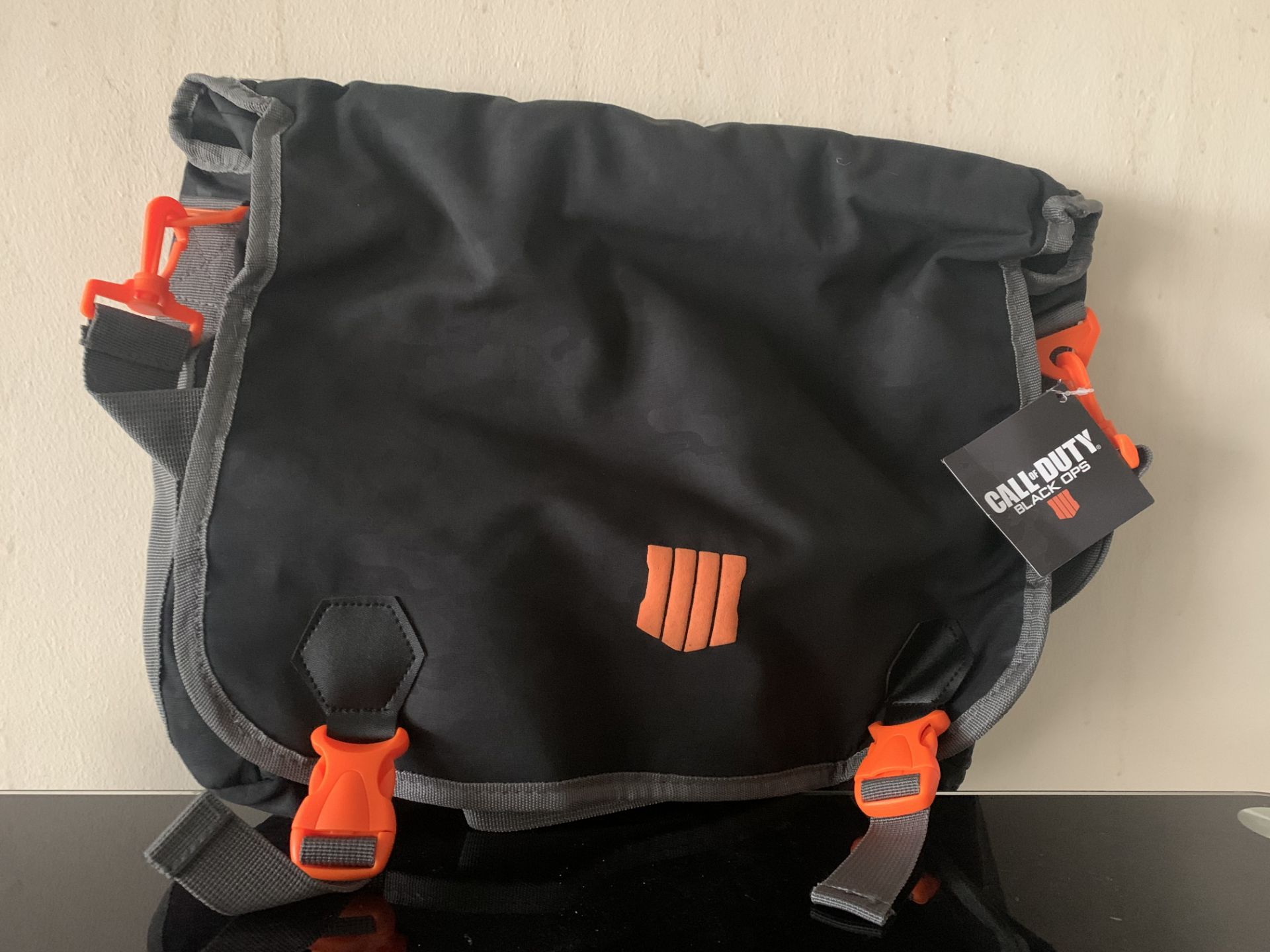 10 X BRAND NEW OFFICIAL CALL OF DUTY MESSENGER BAGS