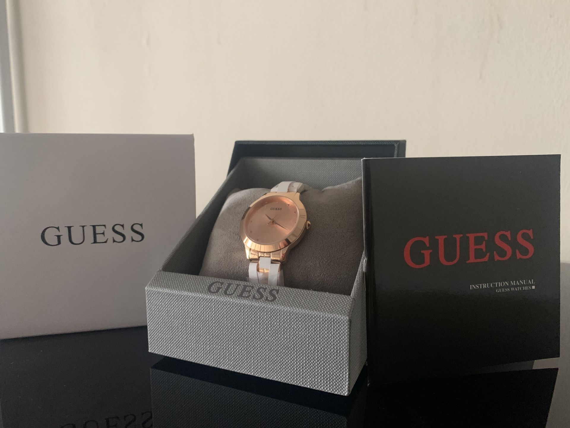 BRAND NEW RETAIL BOXED WOMENS GUESS WATCH RRP £219 - Image 2 of 2