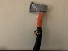 10 X MILESTONE 1.5LB SHAFT AXE WITH FIBREGLASS SHAFT AND RUBBER GRIP HANDLES