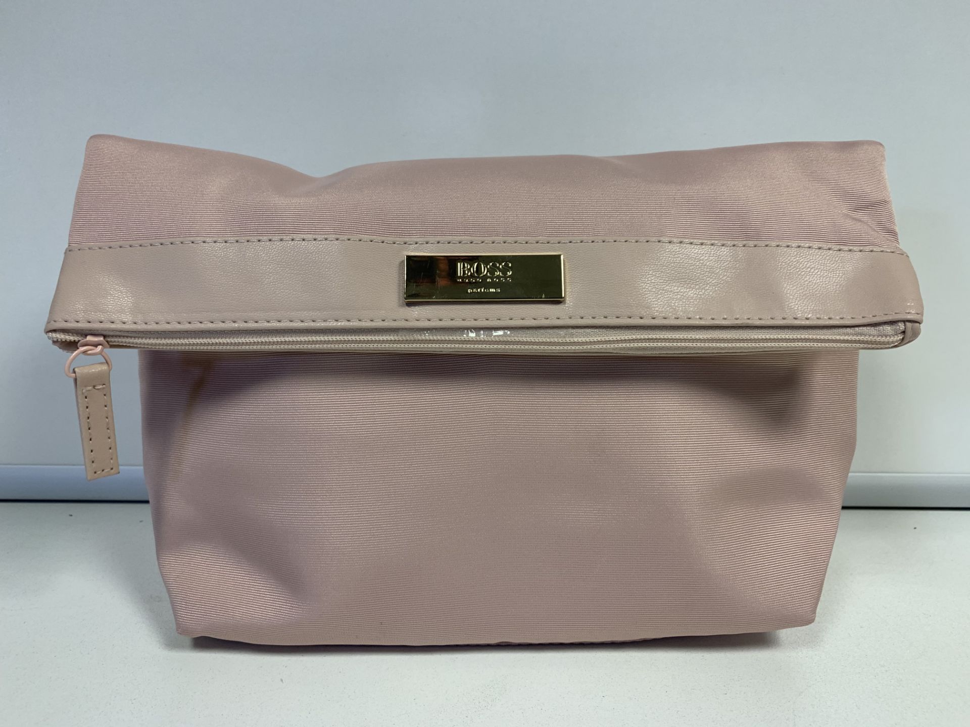 BRAND NEW HUGO BOSS HAND BAG