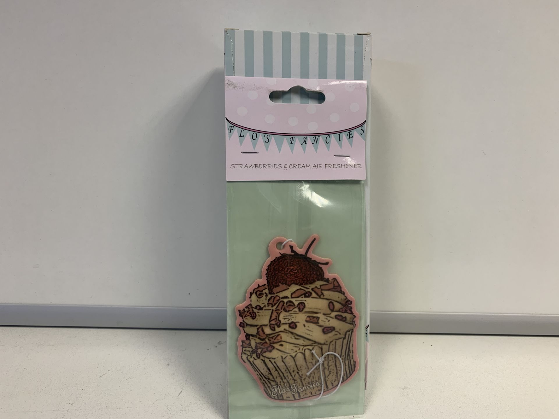 300 X CUPCAKE AIR FRESHENERS IN 25 BOXES