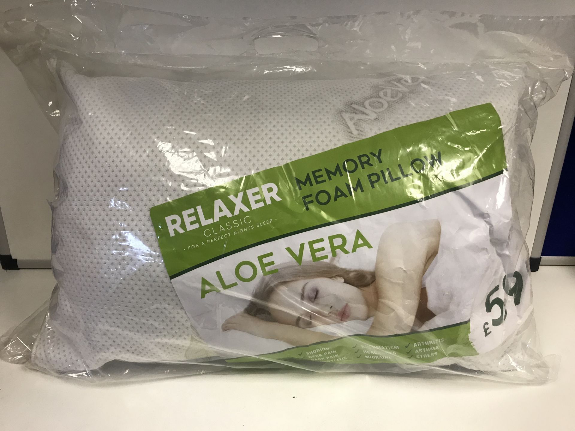 BRAND NEW ALOE VERA RELAXER MEMORY FOAM PILLOW RRP £59.99