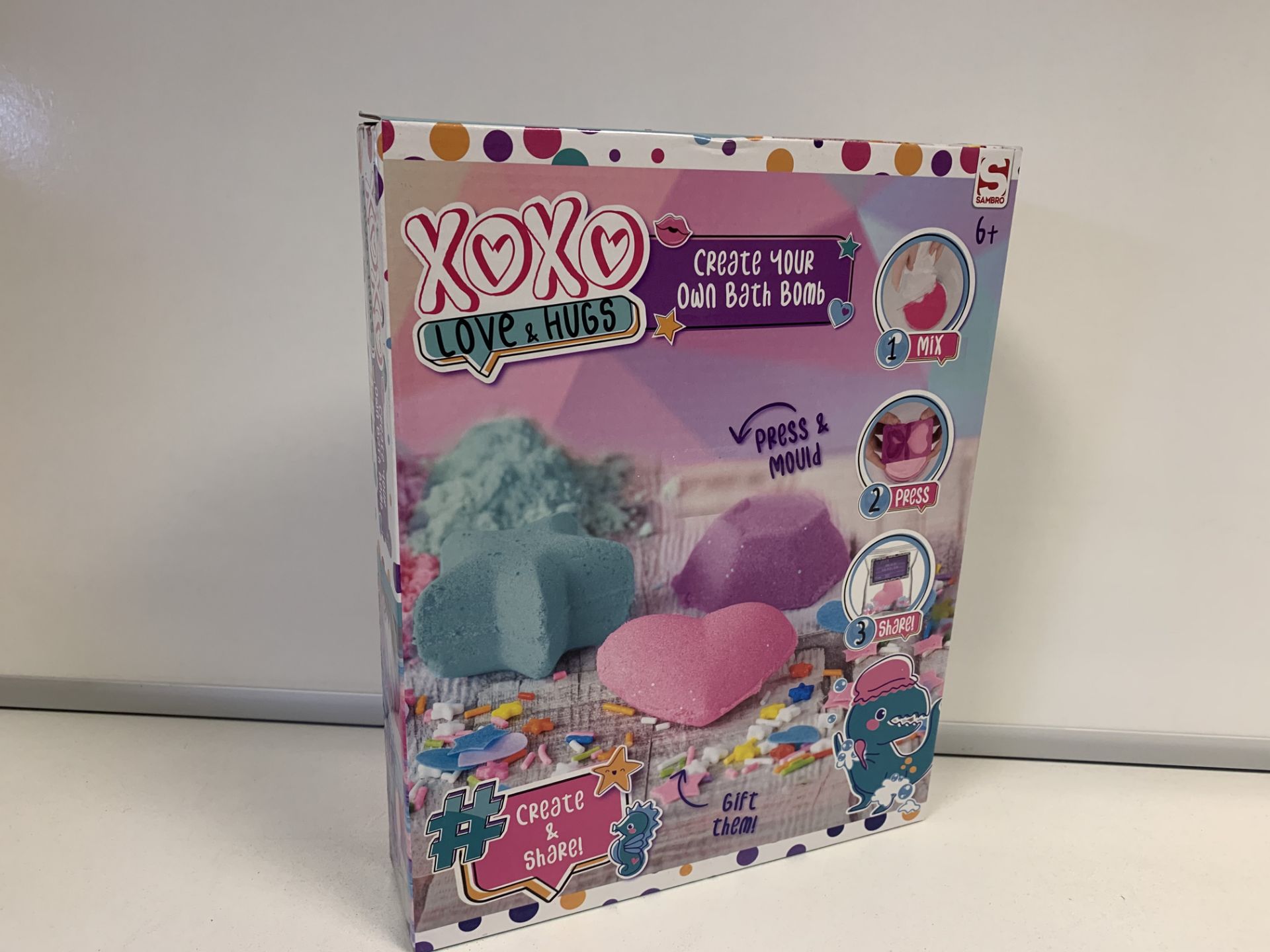 24 X BRAND NEW BOXED XOXO LOVE AND HUGS CREATE YOUR OWN BATH BOMB SETS IN 3 BOXES