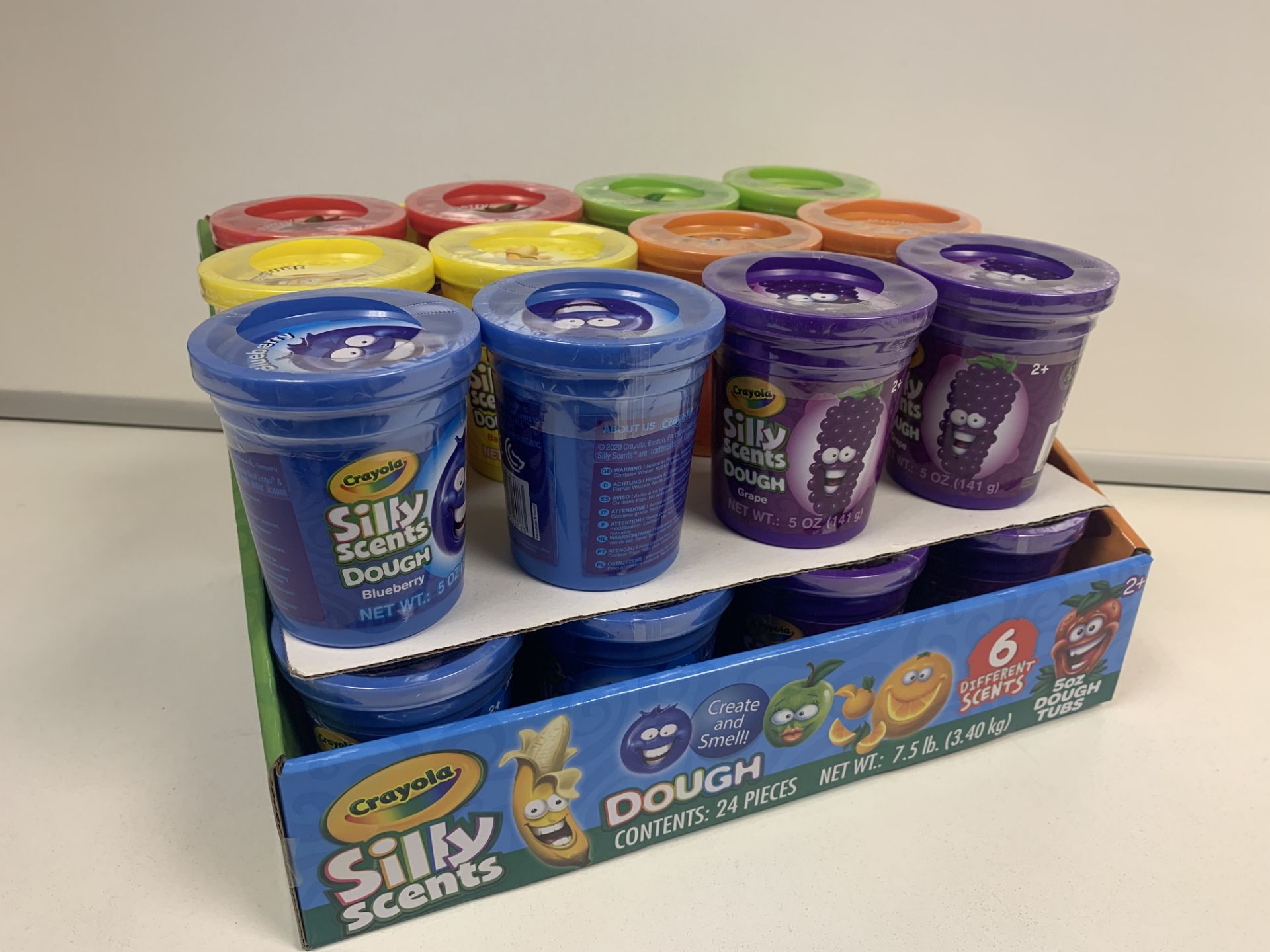 48 X BRAND NEW CRAYOLA SILLY SCENTS 50Z DOUGH TUBS IN DISPLAY BOXES