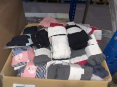 137 X PAIRS OF CHILDRENS SOCKS IN VARIOUS COLOURS AND SIZES