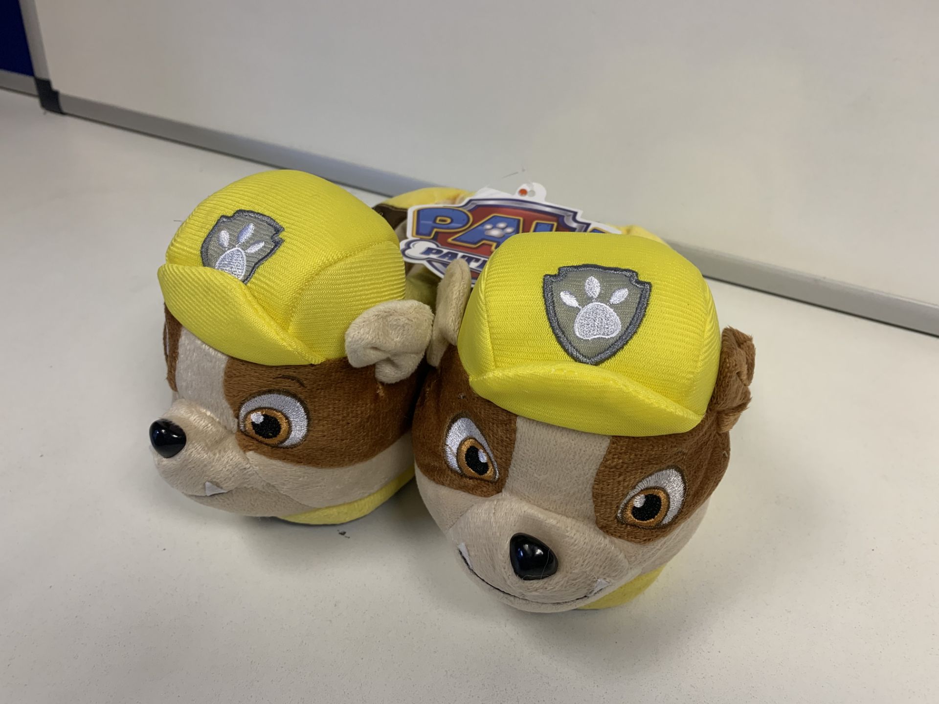 (NO VAT) 10 X BRAND NEW PAW PATROL 3D SLIPPERS