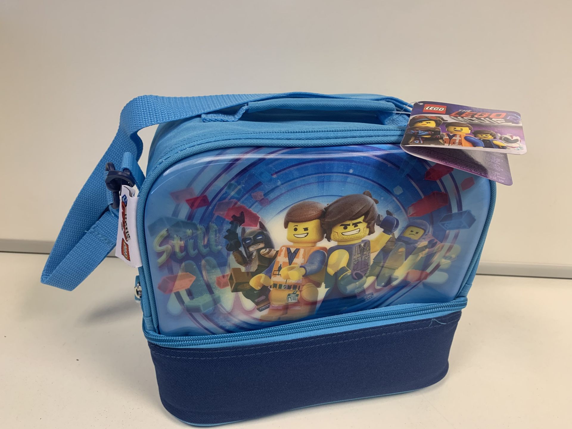 24 X BRAND NEW BOXED LEGO MOVIE 2 COMPARTABLE LENTICULAR LUNCH BOXES IN 2 BOXES
