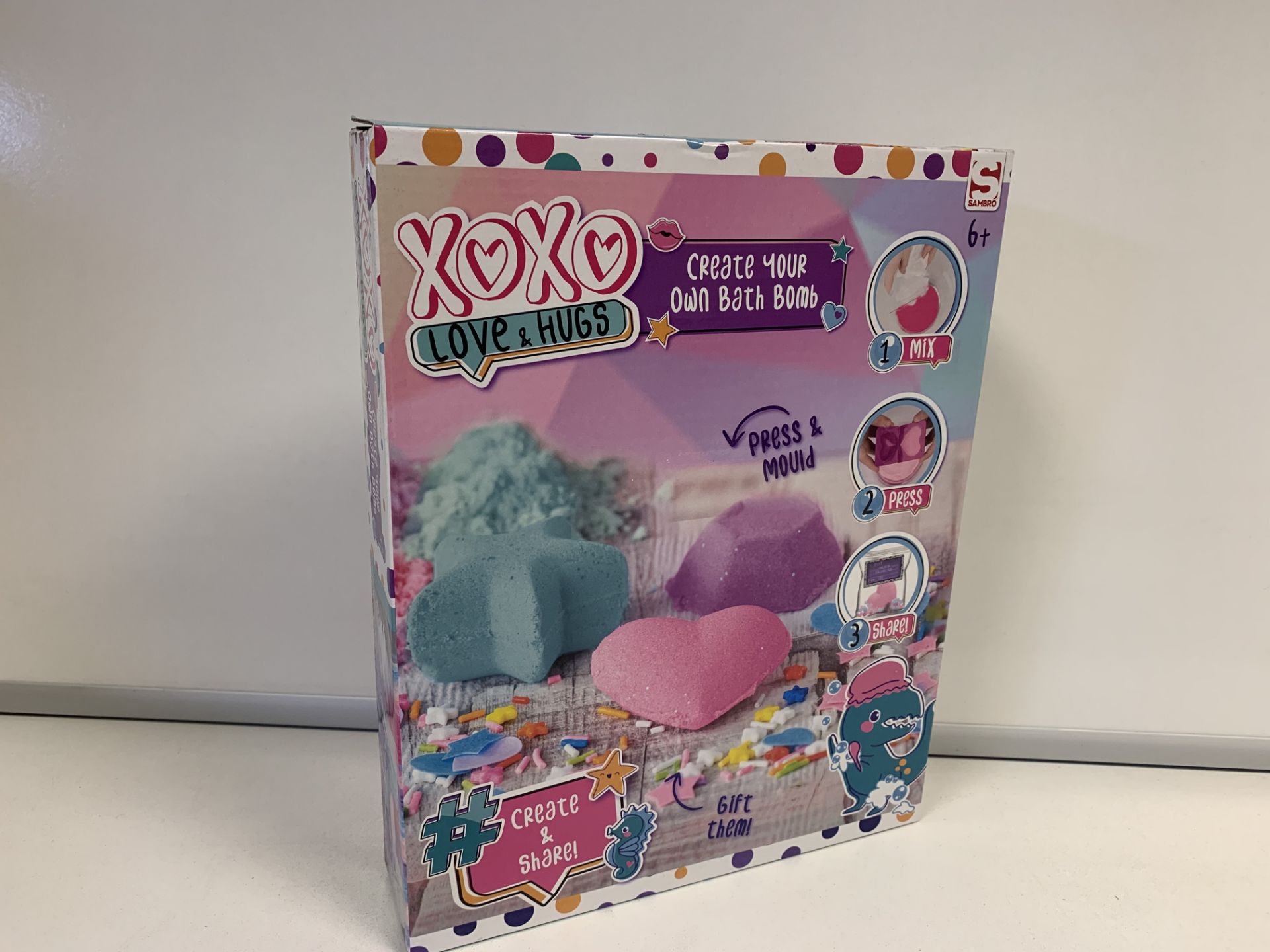 24 X BRAND NEW BOXED XOXO LOVE AND HUGS CREATE YOUR OWN BATH BOMB SETS IN 3 BOXES