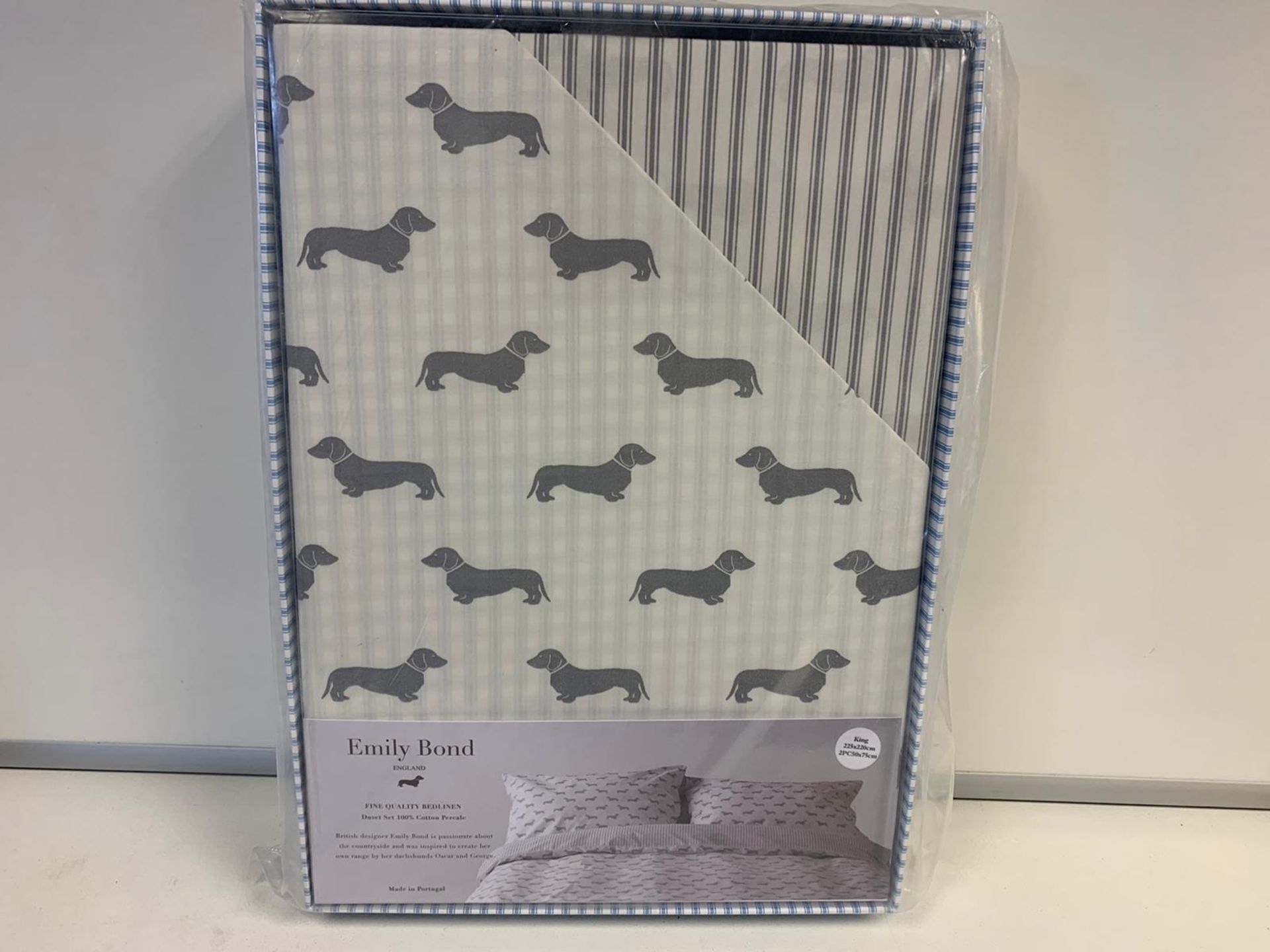 5 X BRAND NEW EMILY BOND GREY COLOURED KING SIZE DUVET SET WITH DACHSHUND DETAIL