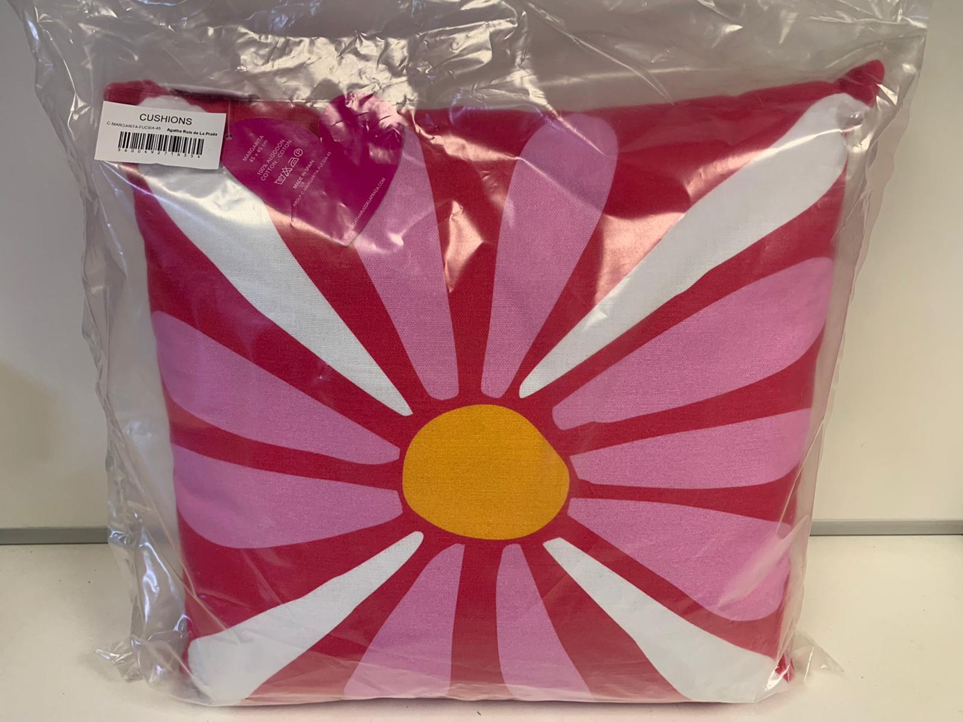 8 X BRAND NEW AGATHA RUIZ DE LA PRADA MARGARITA FUCSIA CUSHIONS SIZE 45 X 45 CM