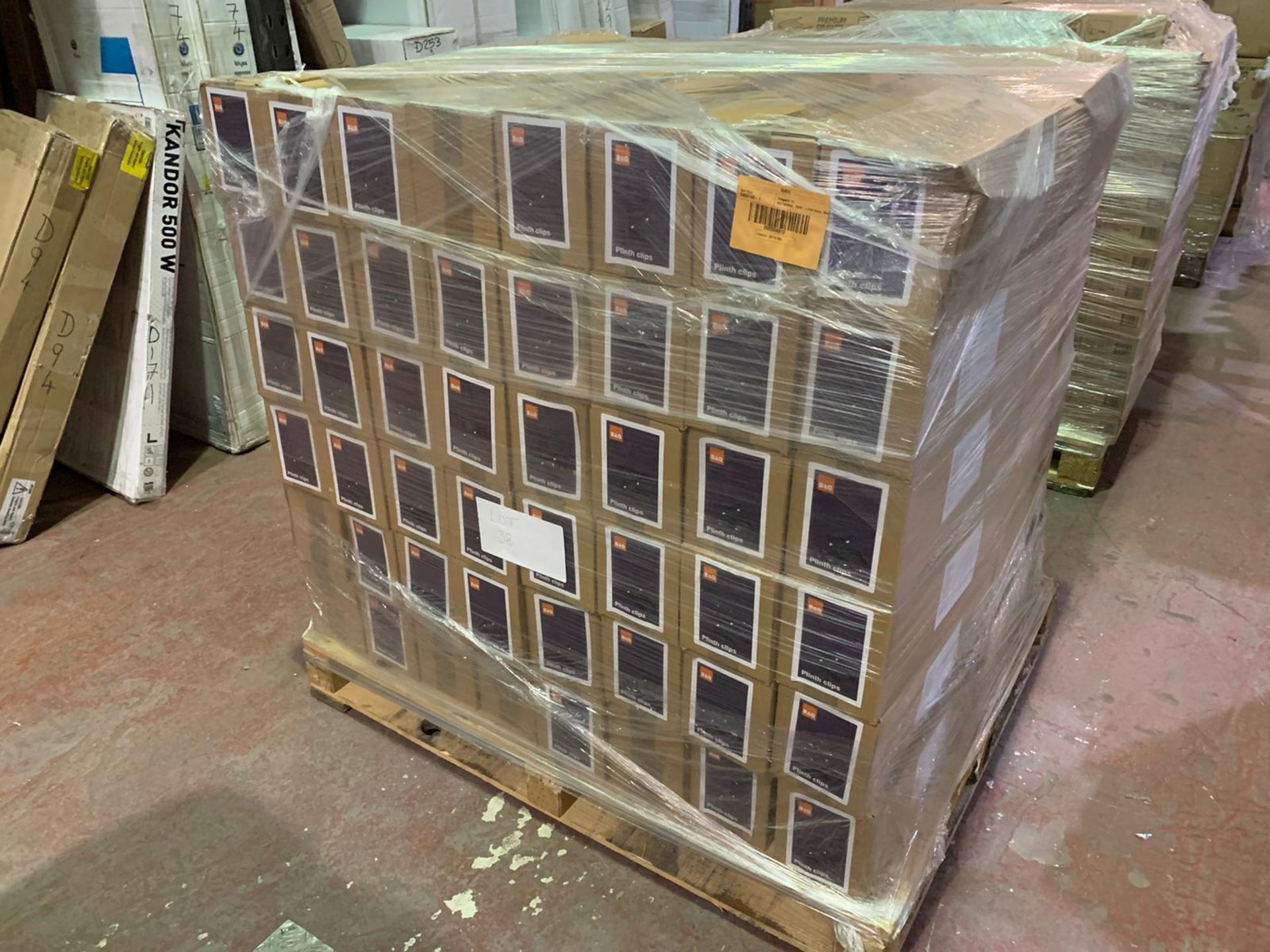 PALLET CONTAINING 2400 X PACKS OF 4 PLINTH CLIPS WITH SCREWS - Image 2 of 2