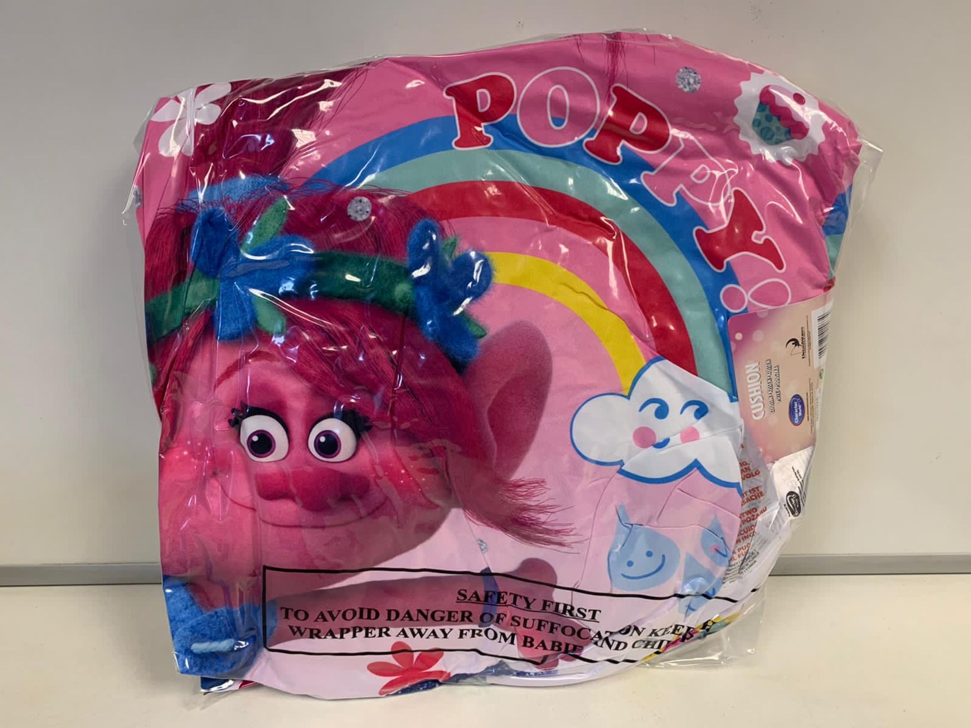 (NO VAT) 10 X BRAND NEW BOXED TROLLS 40CM CUSHIONS