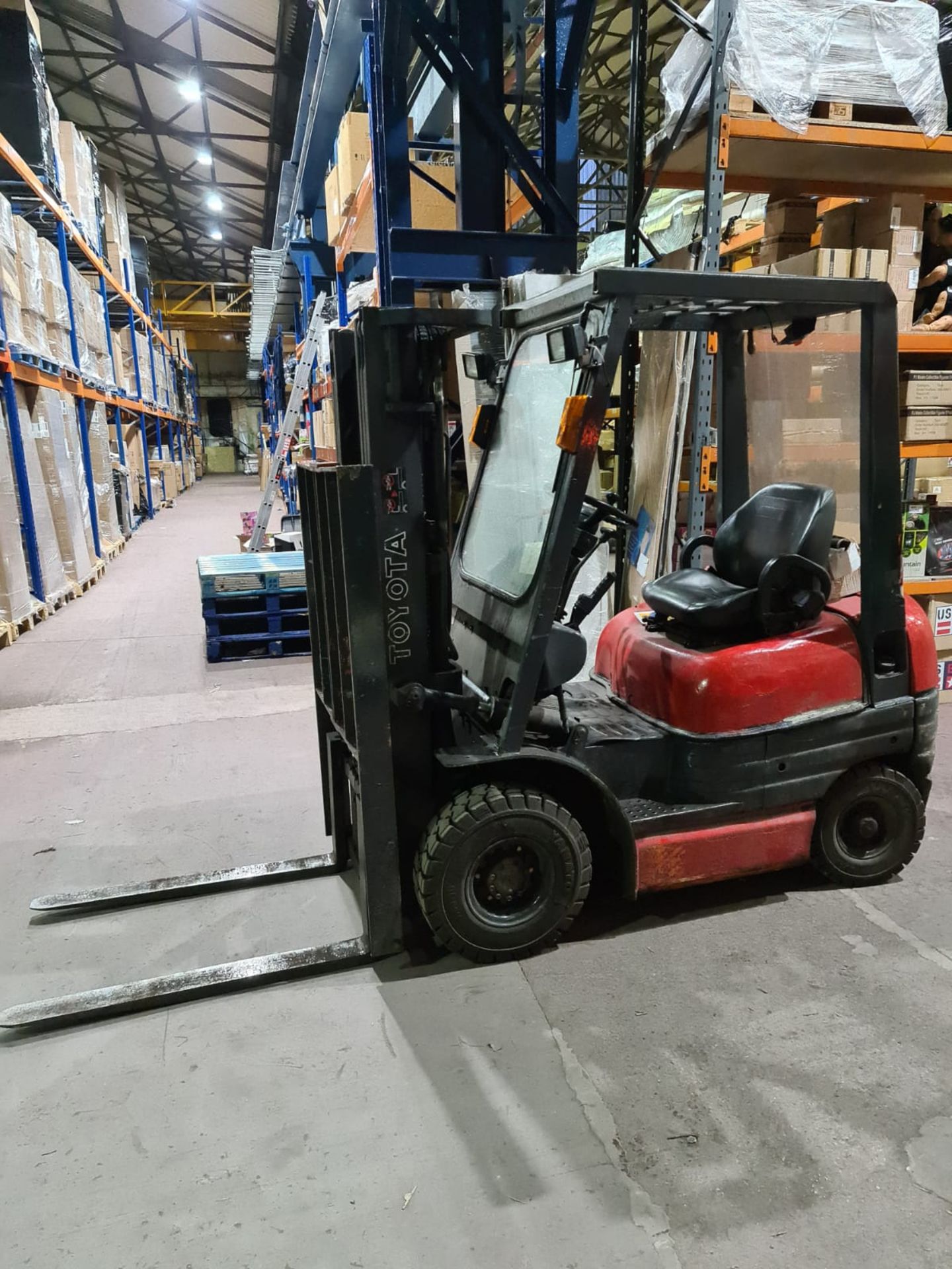 TOYOTA TRIPLE MAST CONTAINER SPEC DIESEL FORK LIFT TRUCK