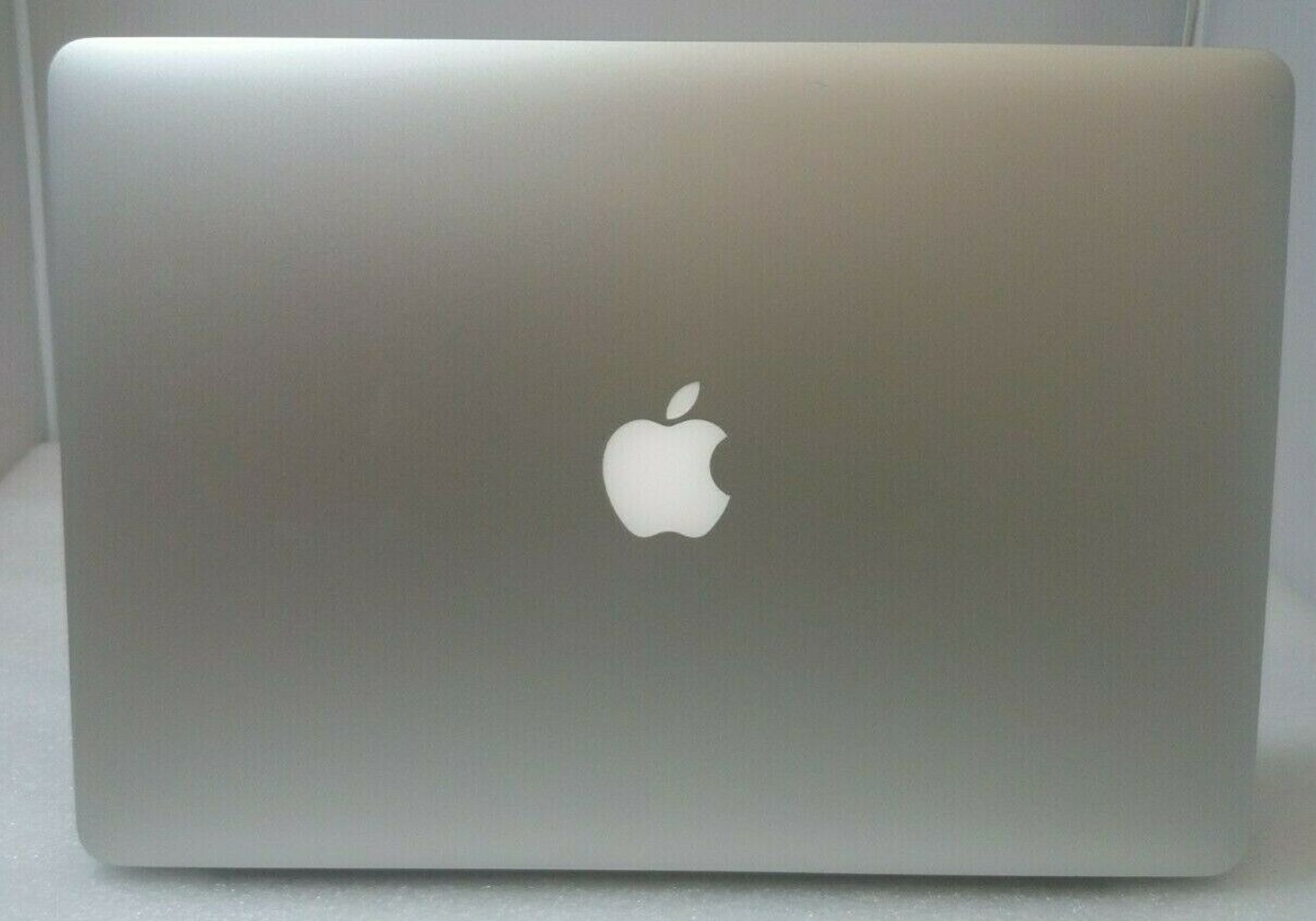 APPLE MACBOOK PRO A1502, 13.3", 2.6GHZ, i5 PROCESSOR, 8GB RAM, 251GB SSD, (DELIVERY ONLY AT £10 PLUS - Image 2 of 5