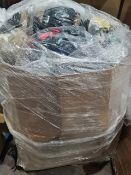 (A122) LARGE PALLET OF CUSTOMER RETURNED CLOTHING & FOOTWEAR. NOTE: CONTAINS USED ITEMS, MAY REQUIRE