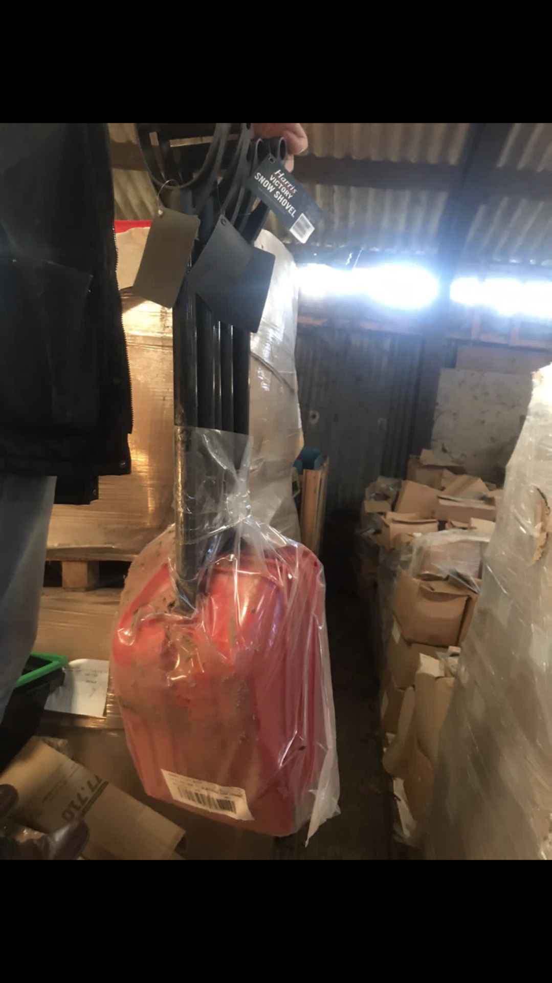 (COLLECTION FROM SS15 BASILDON) PALLET CONTAINING 150 SNOW SHOVELS - Image 2 of 2