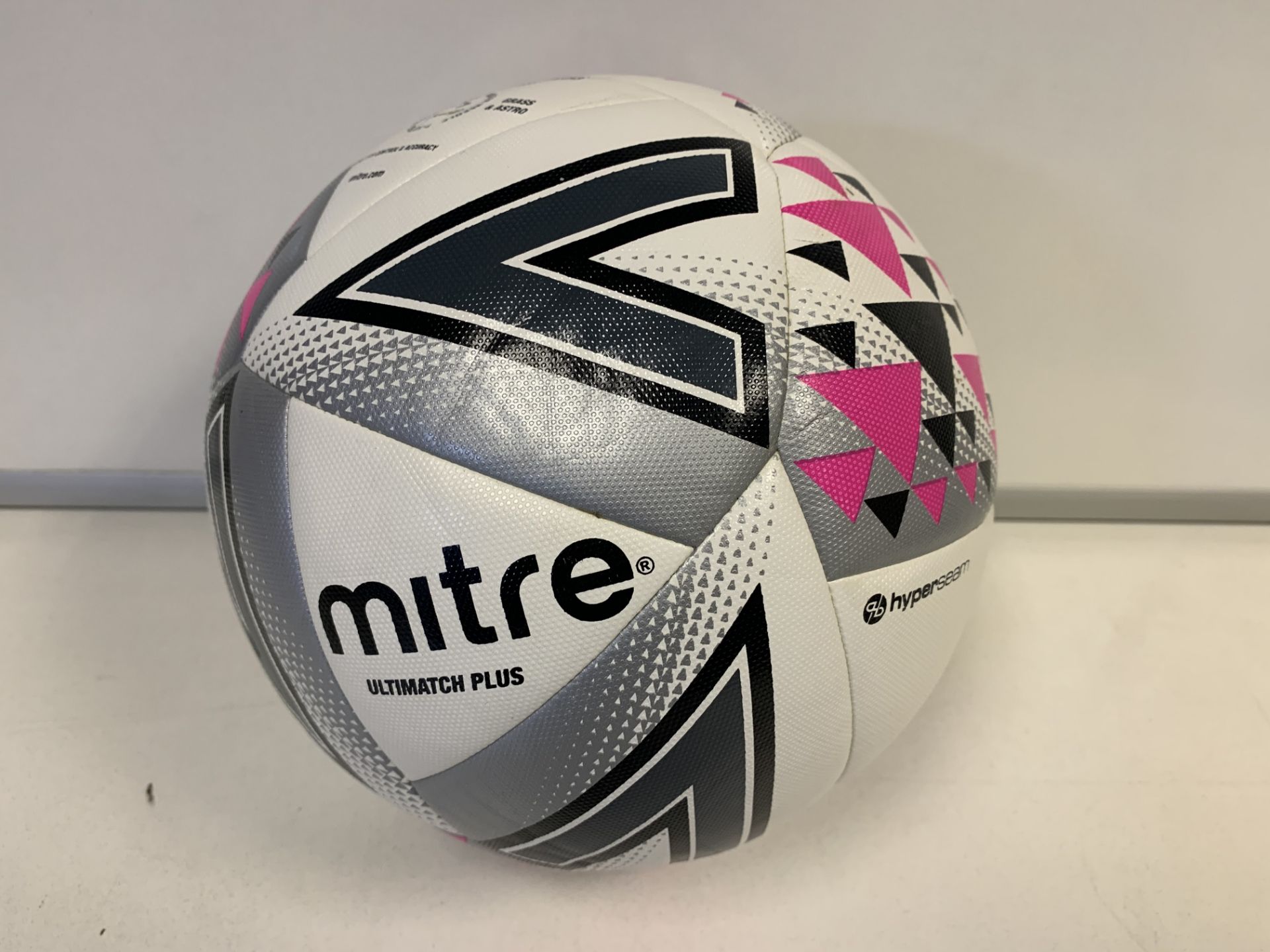 12 X BRAND NEW MITRE SIZE 4 MATCH RANGE FOOTBALLS