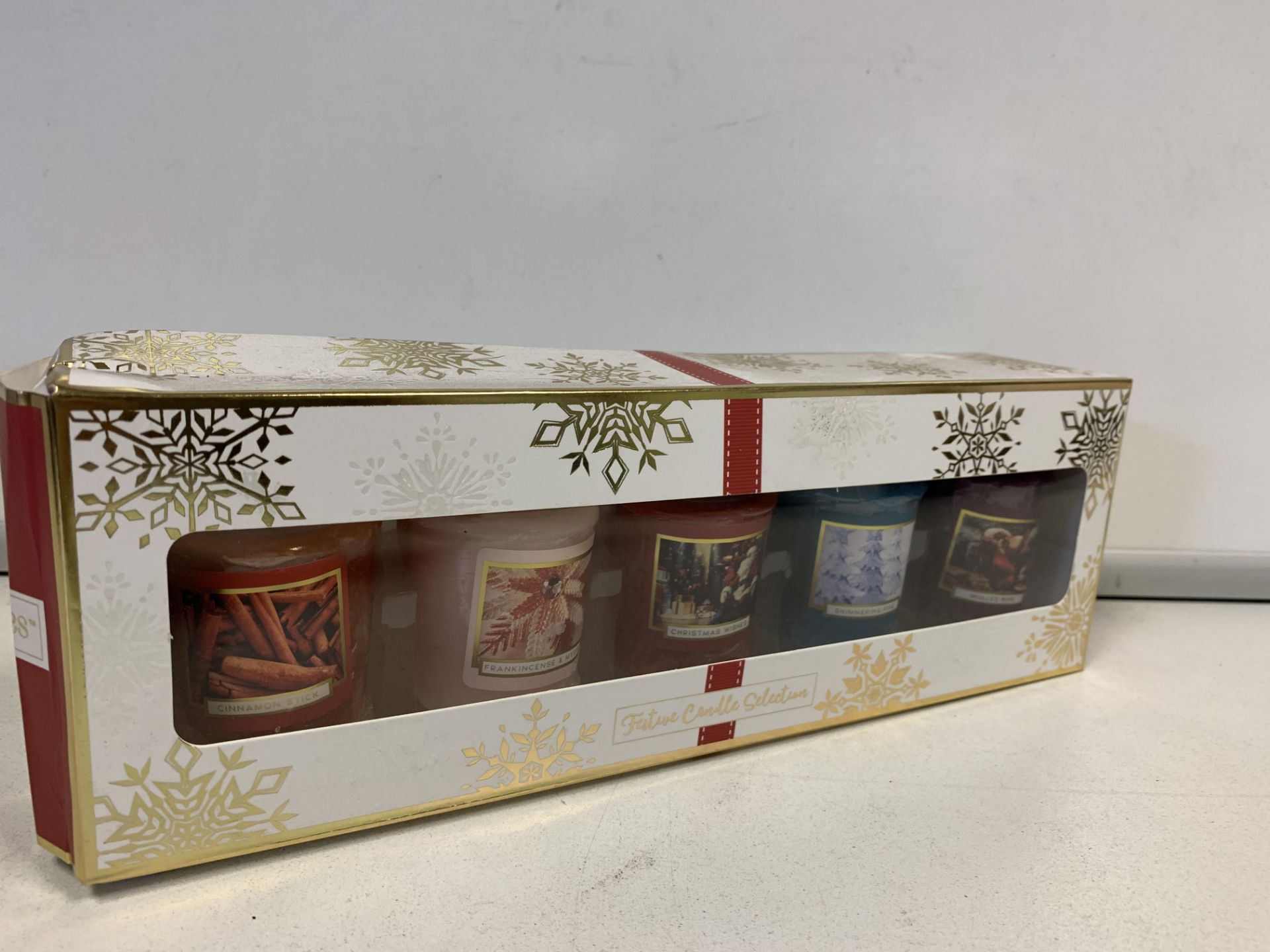 8 X PACKS OF 5 FESTIVE CANDLE SETS IN 1 BOX