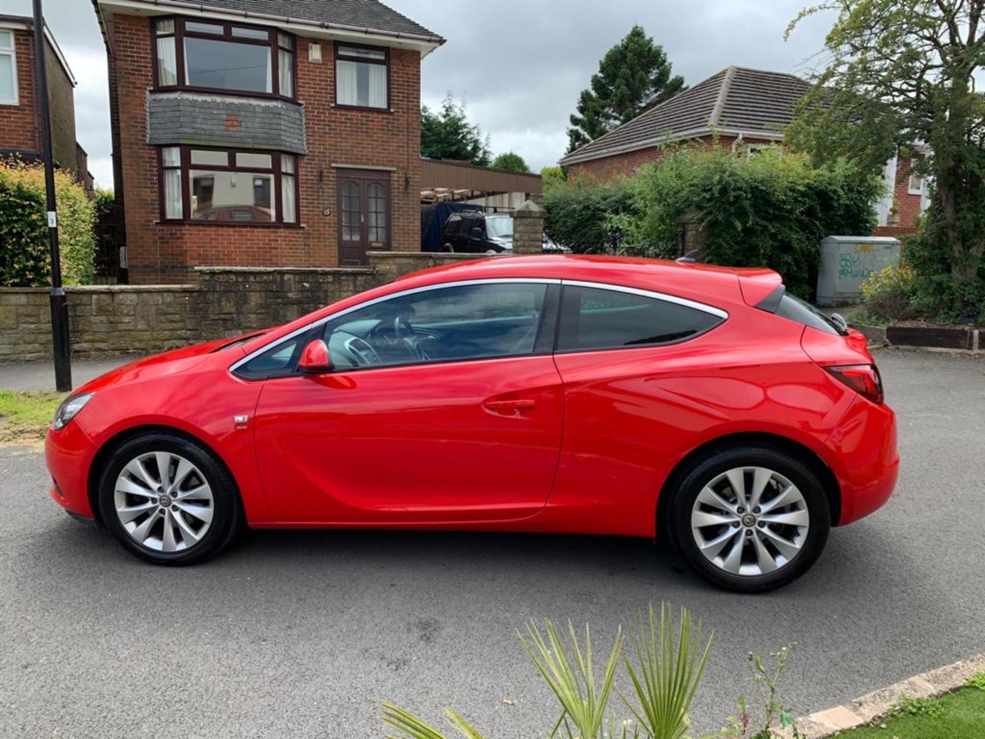 NA62 FVR 2012 VAUXHALL ASTRA 1.7CDTI SRI GTC. 85,720 MILES. First registered 06/10/12