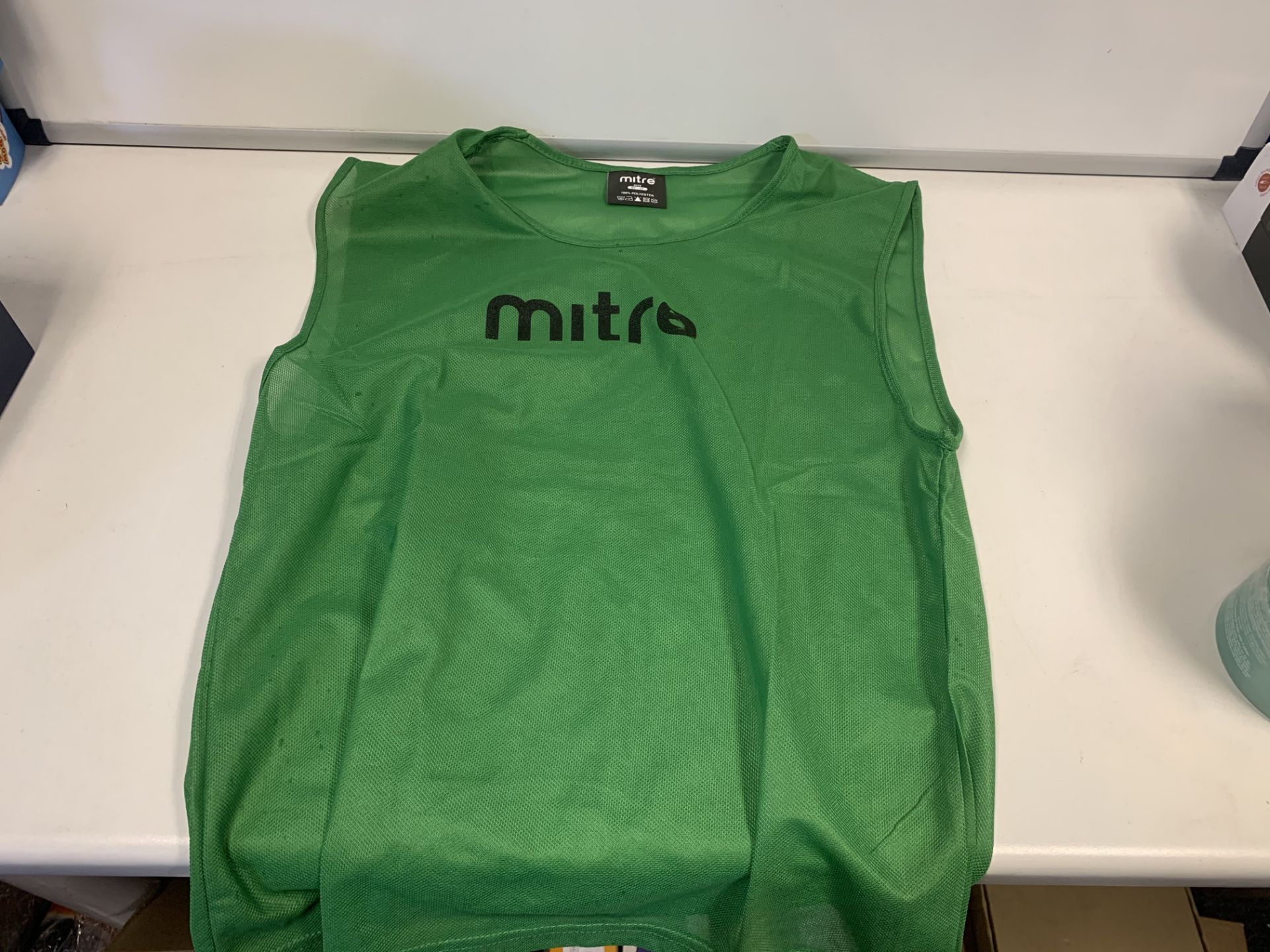 21 X BRAND NEW MITRE JUNIOR TRAINING BIBS