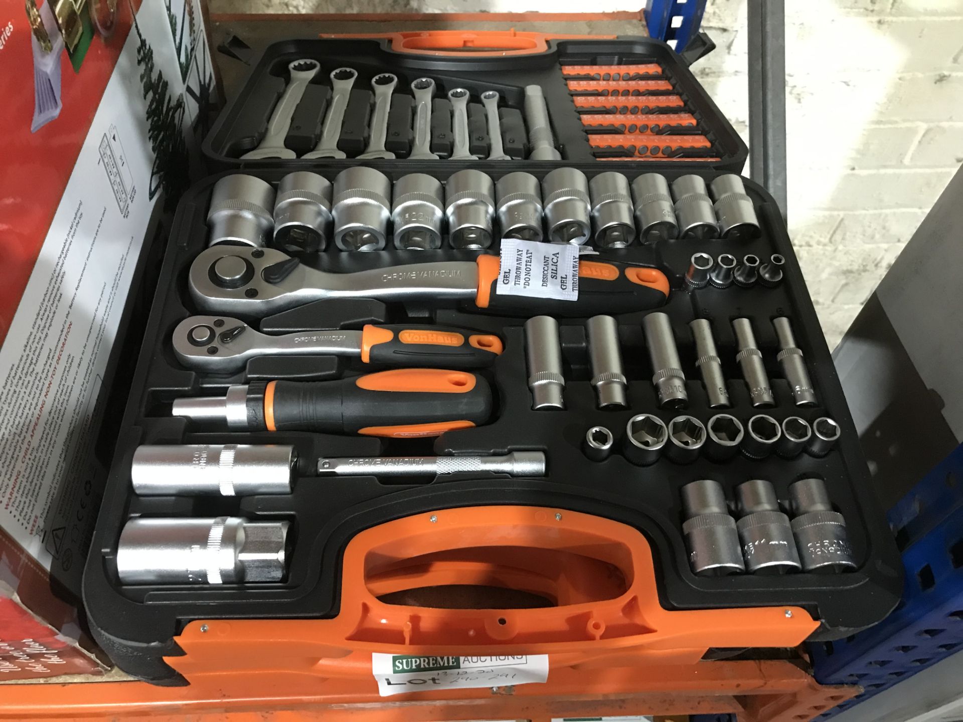 104 PIECE SOCKET SET IN CASE