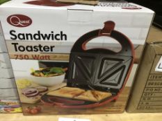 QUEST 750 WATT SANDWICH TOASTER