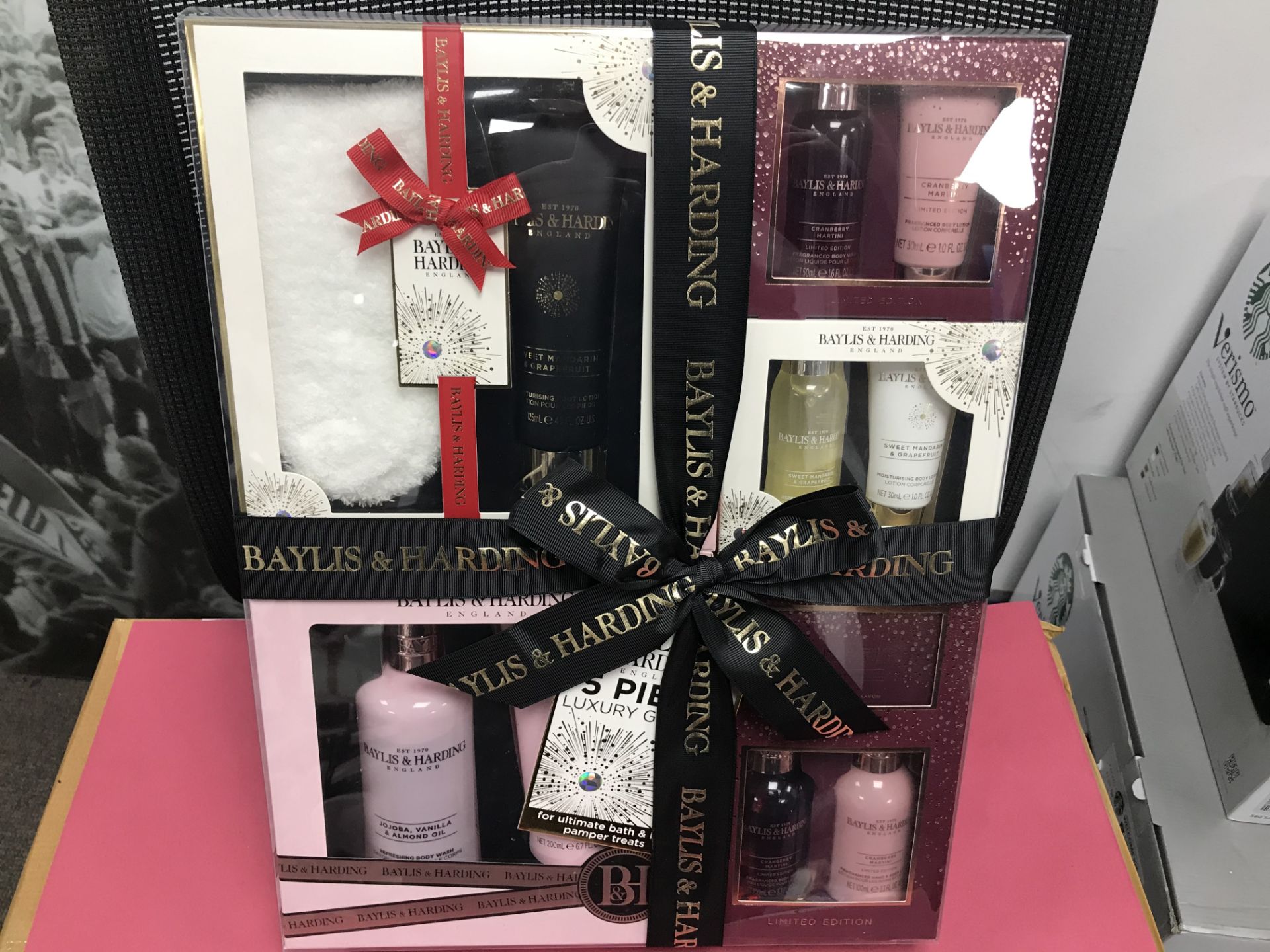 BRAND NEW BAYLIS AND HARDING GIFT SET