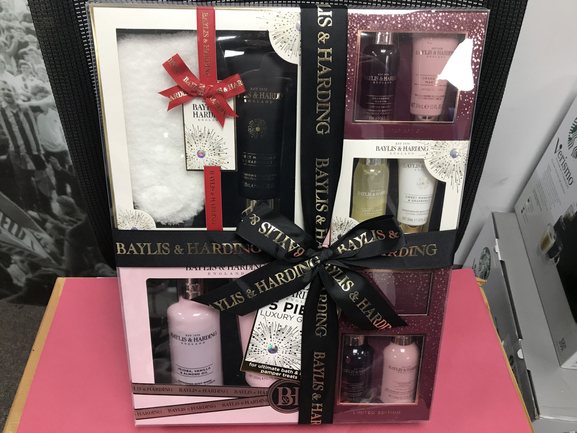 BRAND NEW BAYLIS AND HARDING GIFT SET