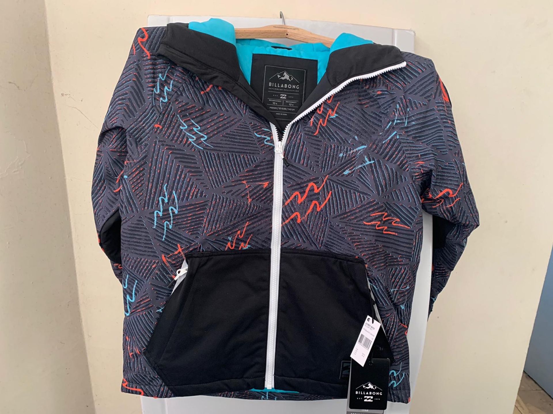 ( NO VAT) 2 X BRAND NEW BILLABONG CHILDRENS ALL DAY BLACK CAVIAR JACKETS SIZE 10 RRP £85 EACH