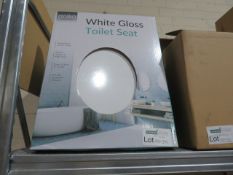 3 X ANIKA WHITE GLOSS TOILET SEATS