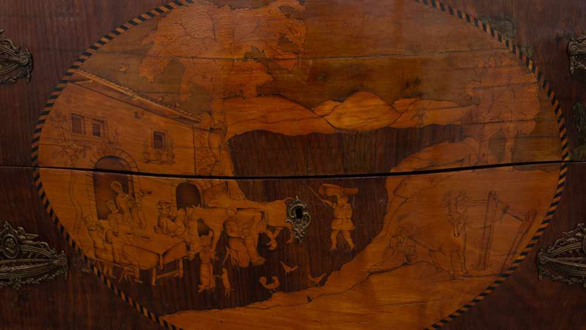 Cómoda bombé estilo Luis XV en madera con marquetería y tres cajones. Francia, s.XIX.Cómoda - Bild 4 aus 5