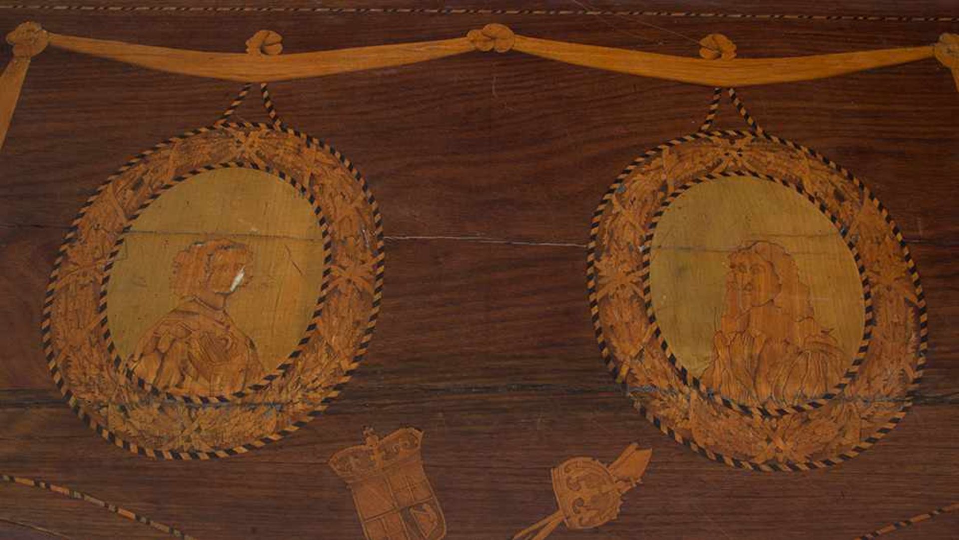 Cómoda bombé estilo Luis XV en madera con marquetería y tres cajones. Francia, s.XIX.Cómoda - Image 3 of 5