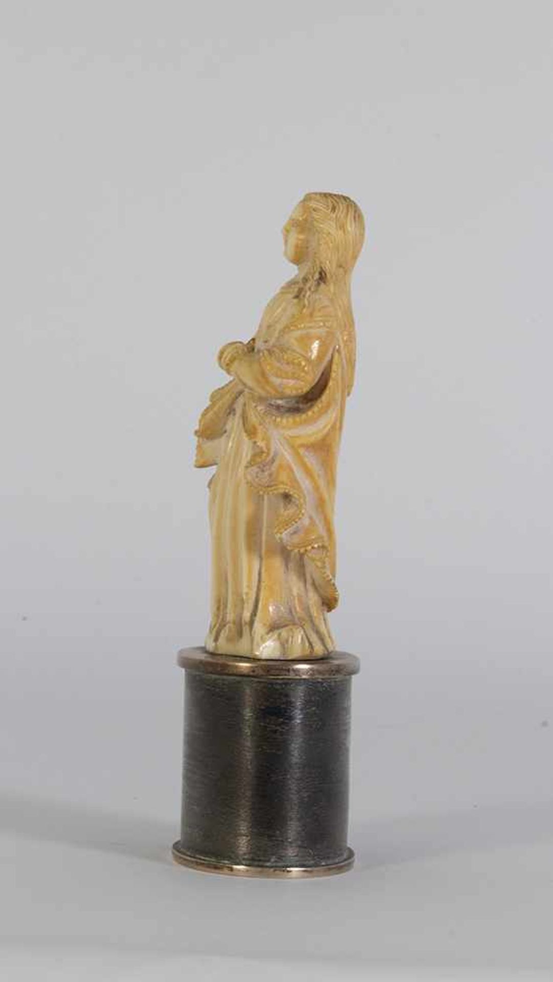 Escuela indo-portuguesa del siglo XVIII. "Virgen".Escultura en marfil tallado. Se adjunta documento - Image 2 of 4