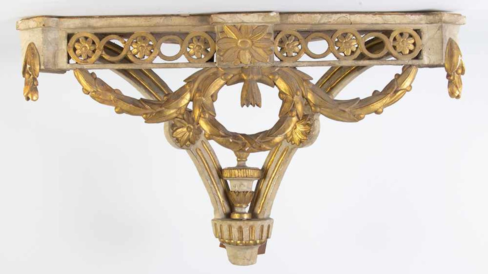 Consola esquinera Carlos IV en madera tallada, policromada y dorada. España, finales del siglo XVI