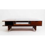 Mesa de centro Bruksbo diseñada por Torbjorn Afdal. Noruega, hacia 1970. En madera chapada de pali