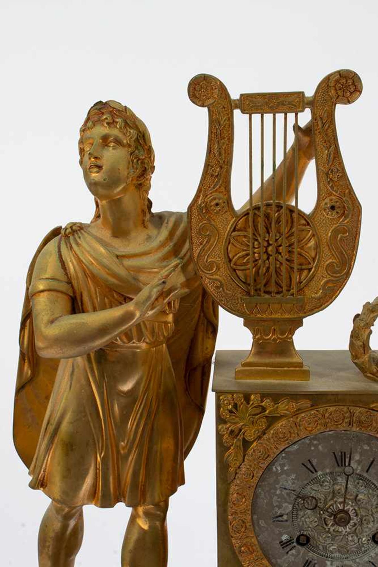 Reloj de sobremesa Imperio en bronce con figura de Apolo. Francia, siglo XIX.Reloj de sobremesa - Image 2 of 3