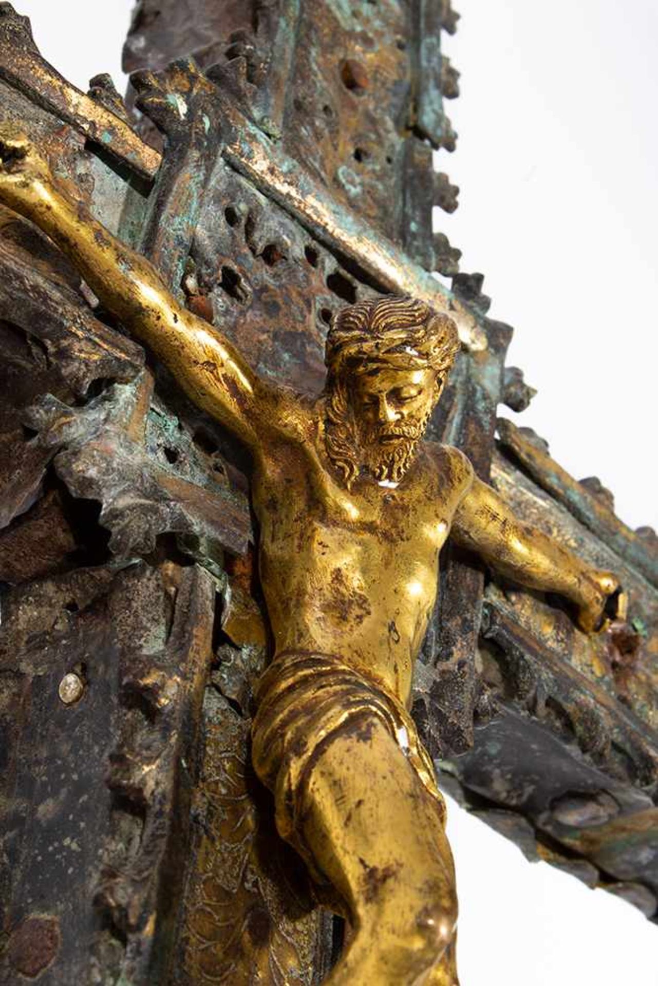 Cruz procesional en cobre dorado y cincelado con alma de madera. Gótico, siglo XV.Cruz procesi - Image 3 of 4