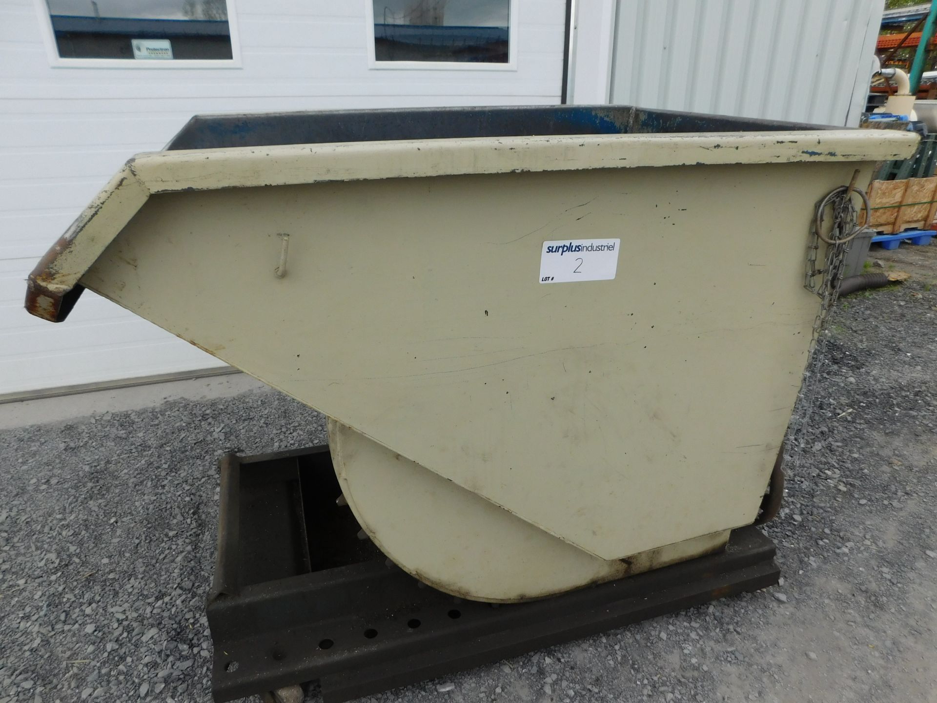 Self Dumping Hopper