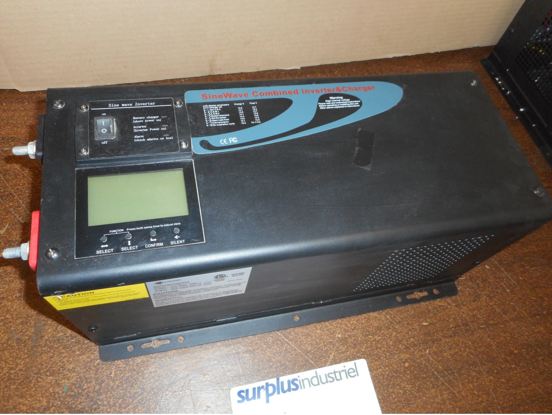 SINEWAVE COMBINEDINVERTER AND CHARGER MODEL: LW2000-E-12-C - Image 2 of 6