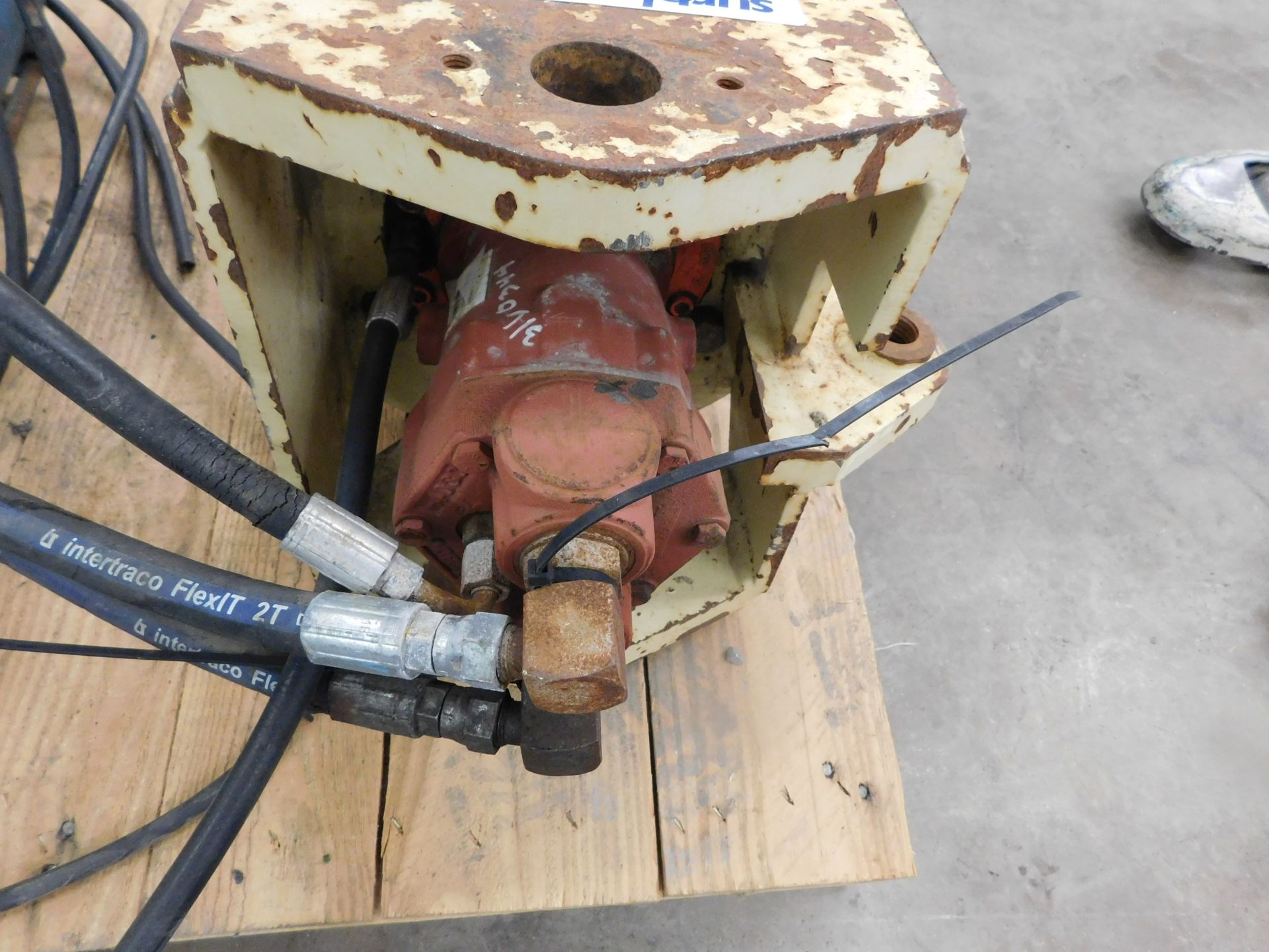 .Hydraulic motor with planetary gearbox - Image 4 of 4