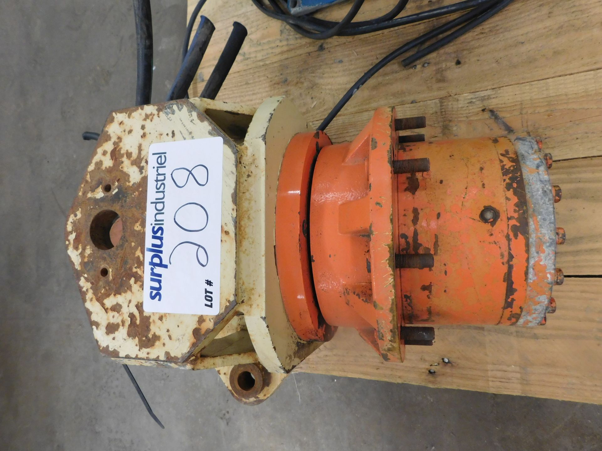 .Hydraulic motor with planetary gearbox - Image 2 of 4