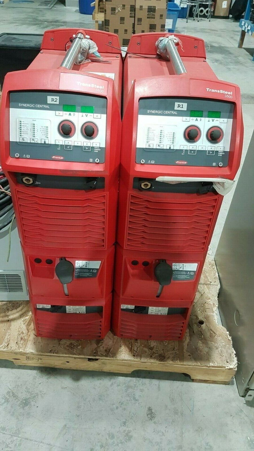 2 welders Fronius model A-4600 + 2 Robot Motoman VA-1400 + control dx 100 - Image 5 of 12