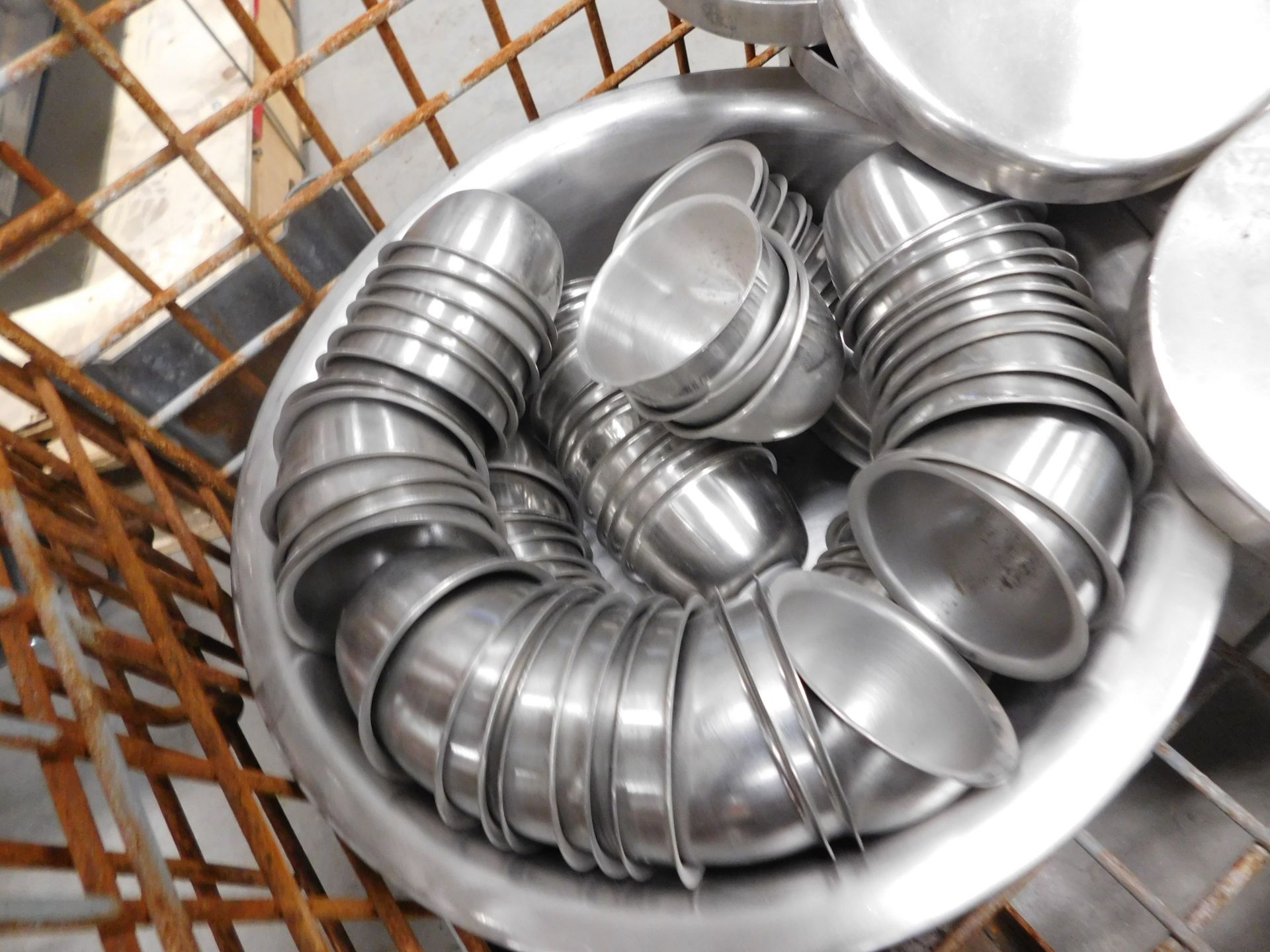 Lot of stainless steel bowl  *Metal basket not included - Image 6 of 7