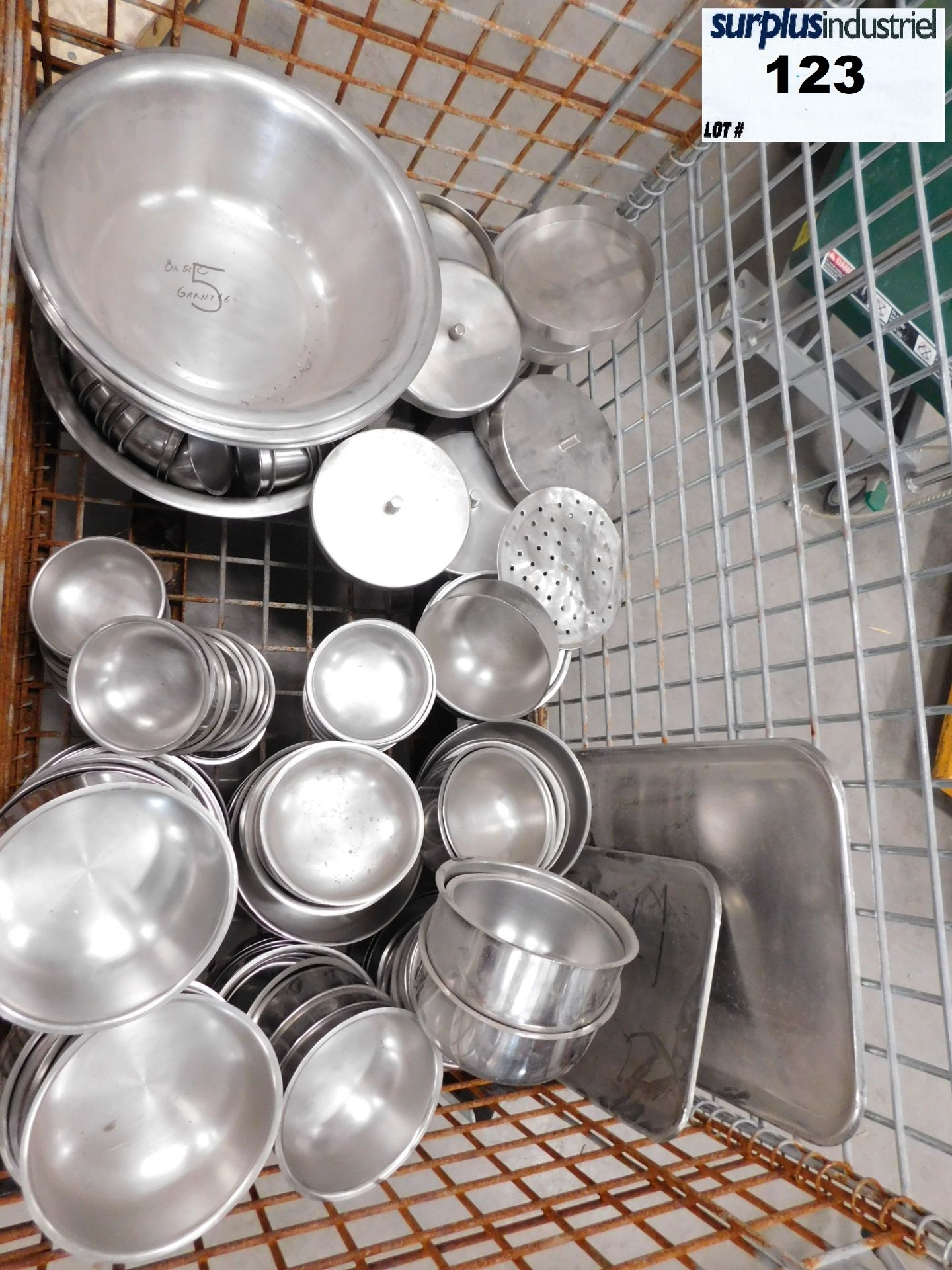 Lot of stainless steel bowl  *Metal basket not included